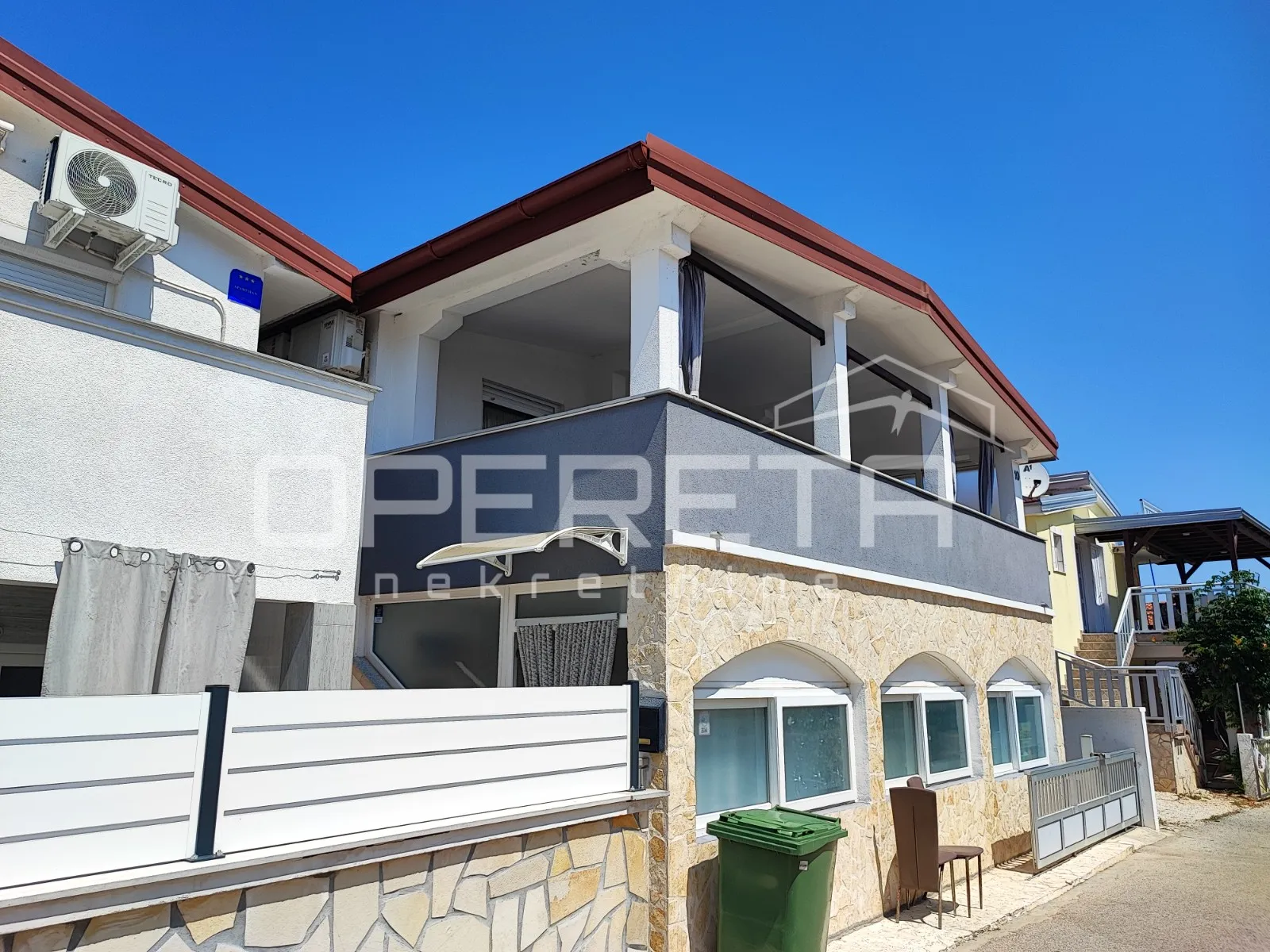 apartmanska kuća s četiri stambene jedinice, 190 m², vir - slika 2