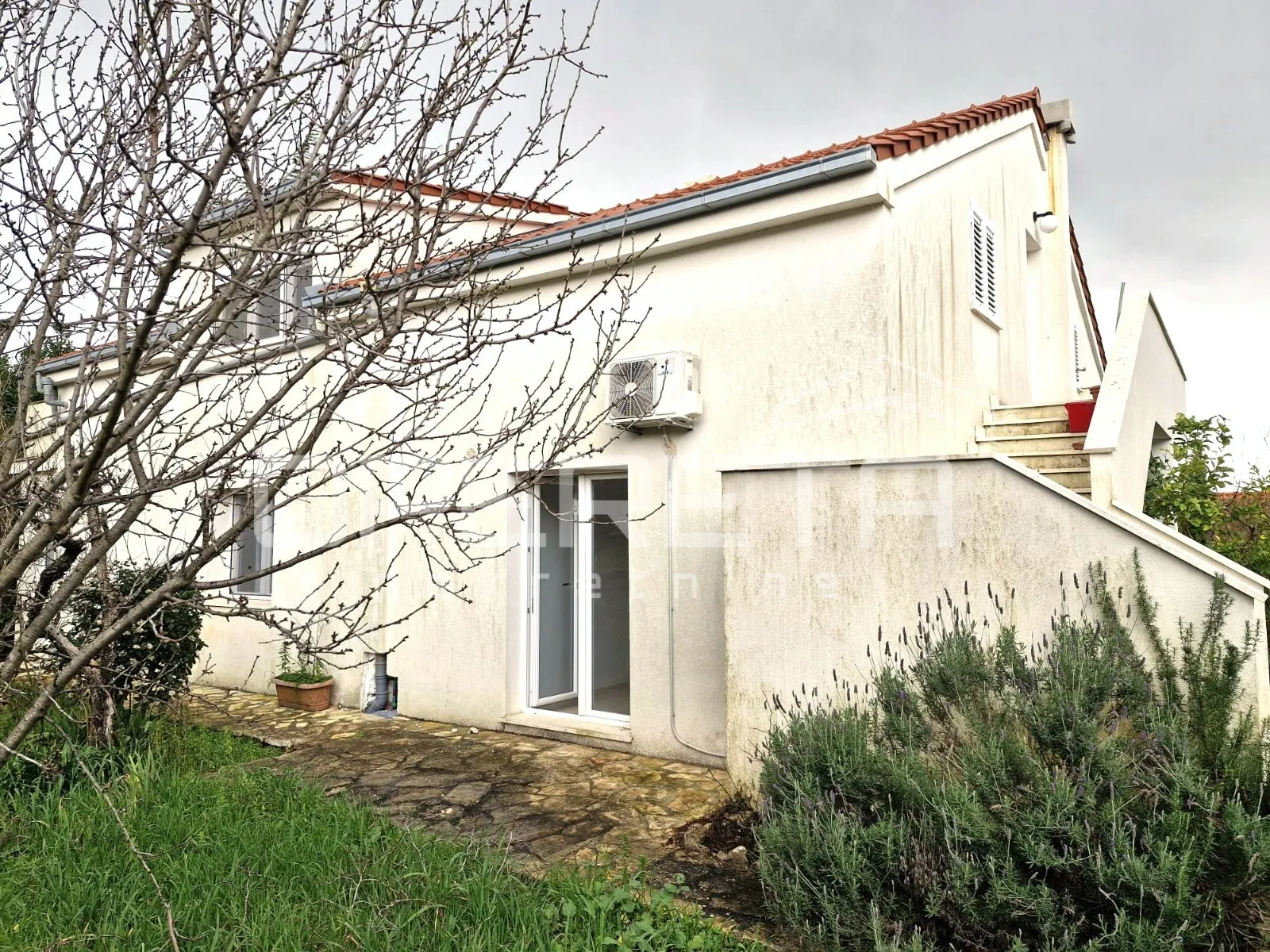 stan u manjoj stambenoj zgradi s vrtom – sv antun, korčula - slika 7
