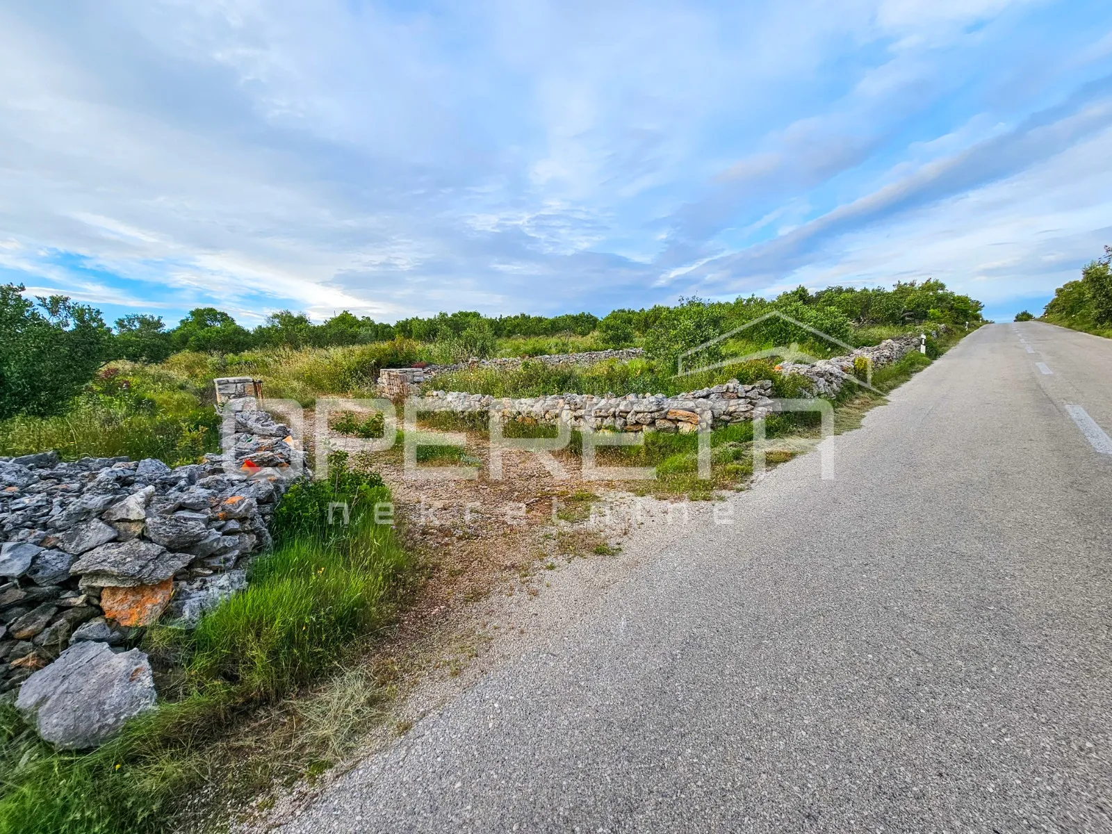 veliko poljoprivredno imanje na vrhu hvara s panoramskim pogledom - slika 6