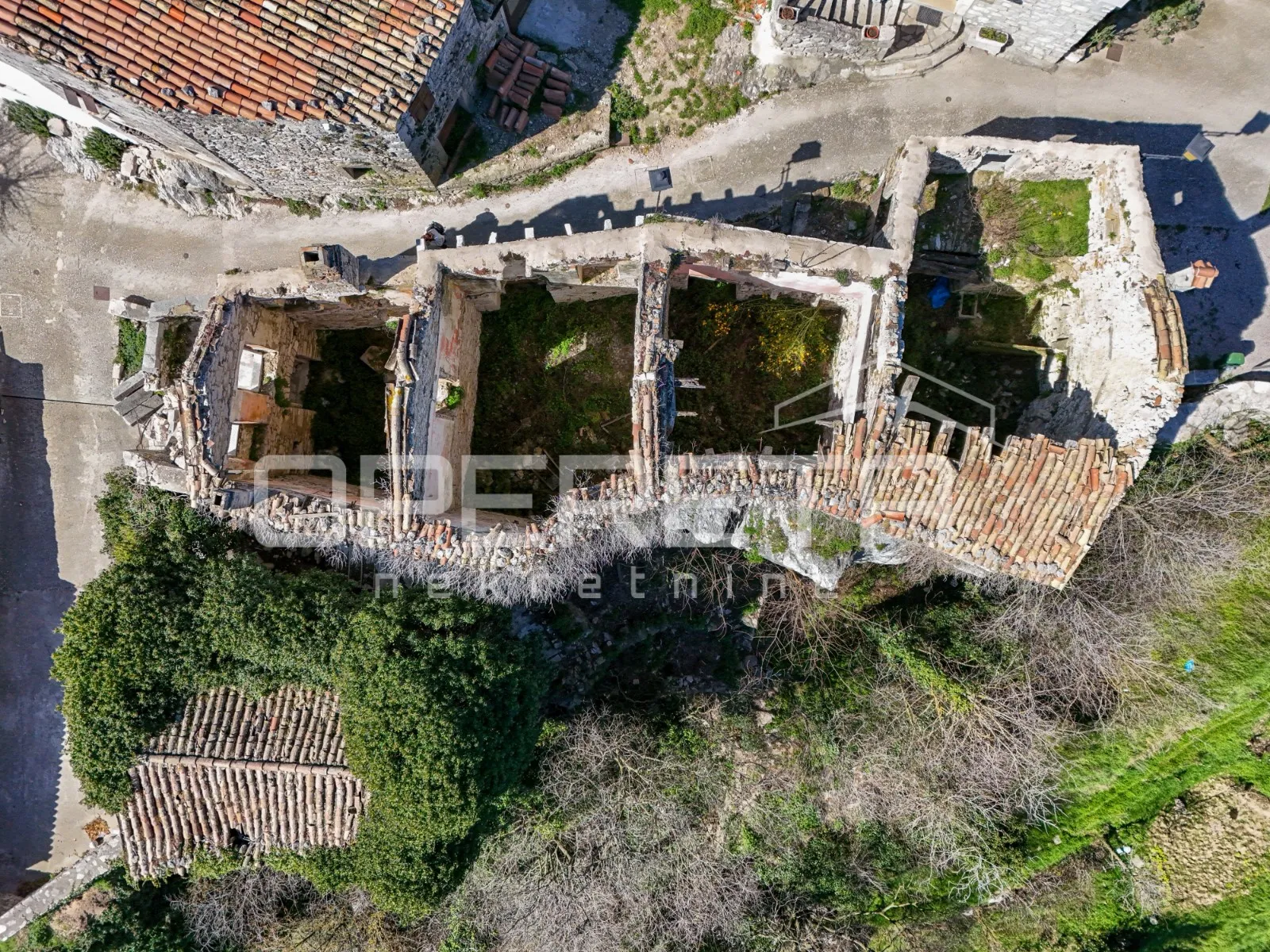 tri kuće u nizu za renovaciju na izvrsnoj lokaciji s panoramskim pogledom - slika 11
