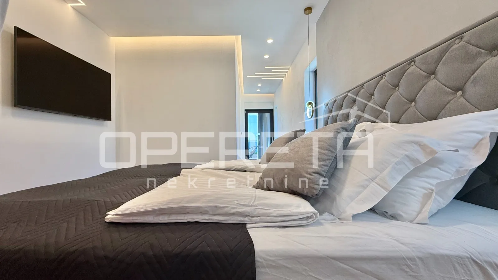 vila s panoramskim pogledom na more i velebit, 275m2 - slika 20