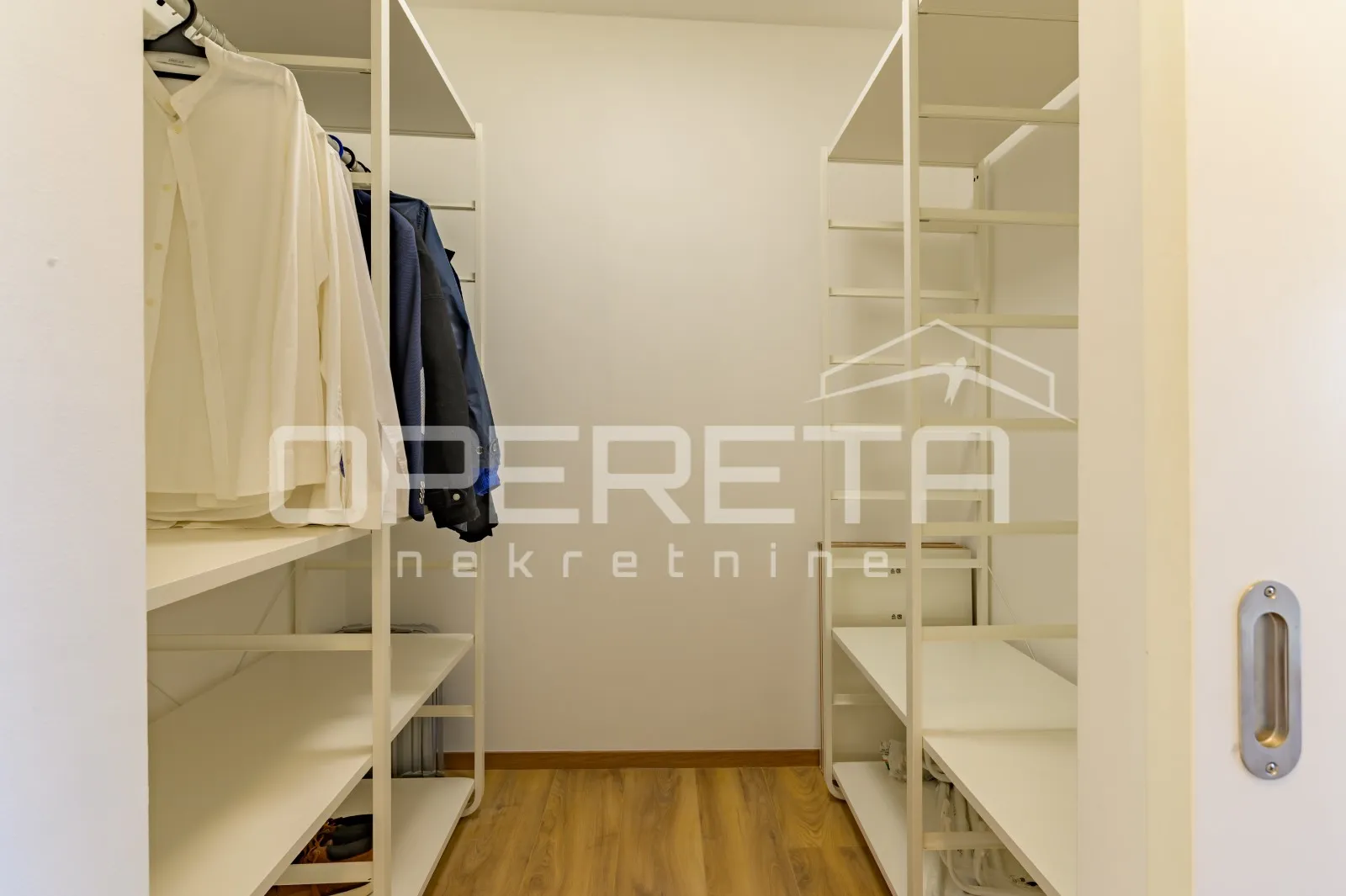 ekskluzivan luksuzni stan u centru grada - slika 10