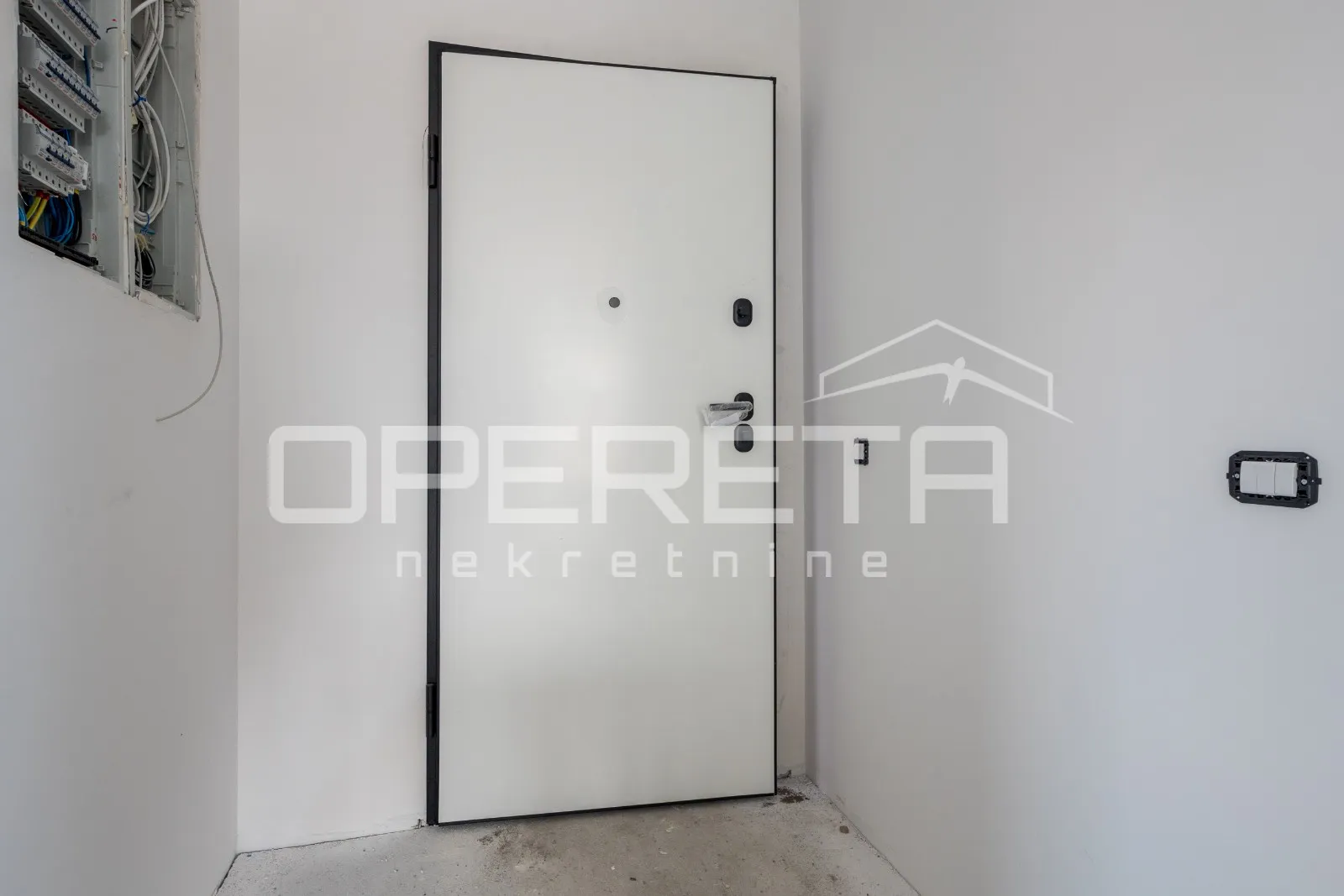 trosoban stan s prostranom terasom - novogradnja u sesvetama - slika 11