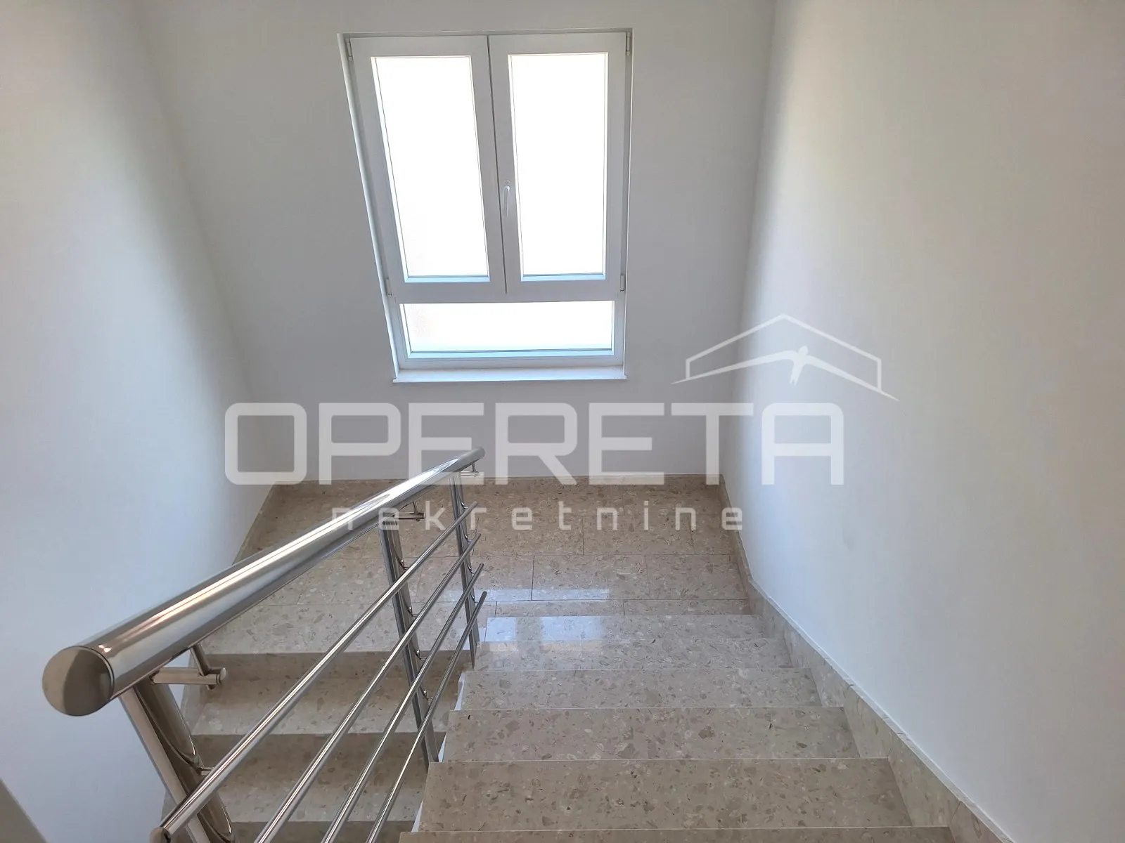 prvi red do mora, 6 apartmana, rogoznica! - slika 8
