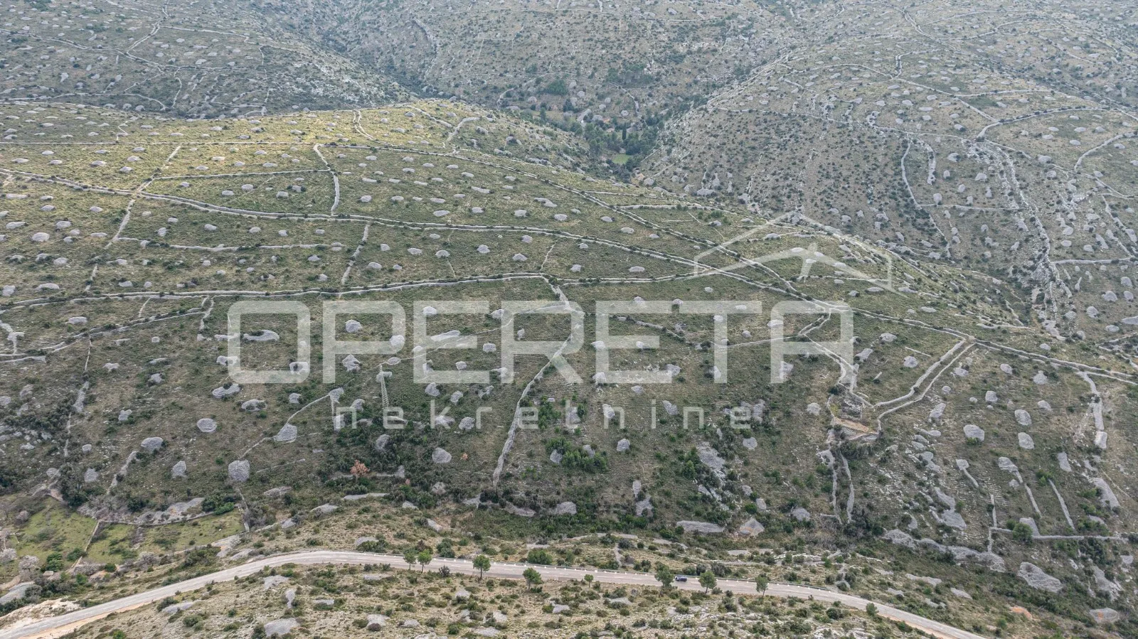 prostrano poljoprivredno zemljište od 25,928 m2 na otoku braču - slika 14