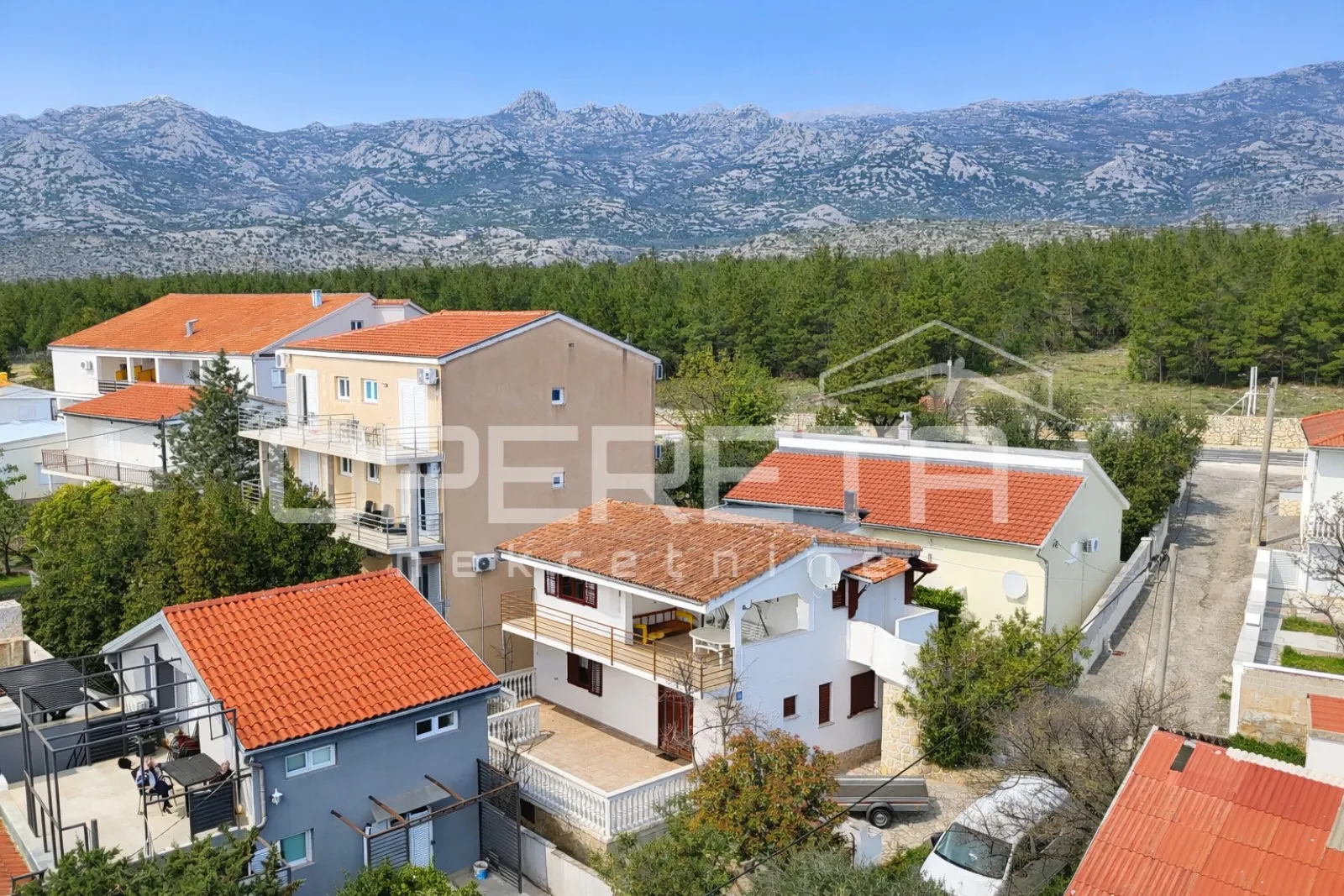 kuća s dva stana, garažom i 3 min od mora, rovanjska, 144 m2 - slika 5