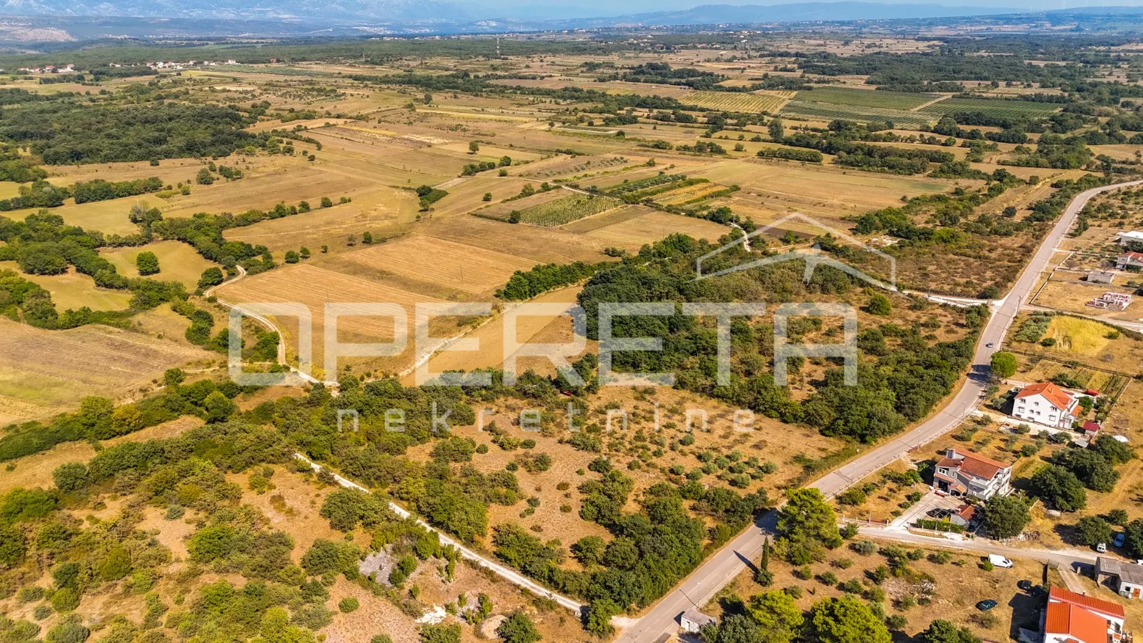 građevinsko zemljište s dozvolom za kuću i bazen – poličnik - 560 m2 - slika 7