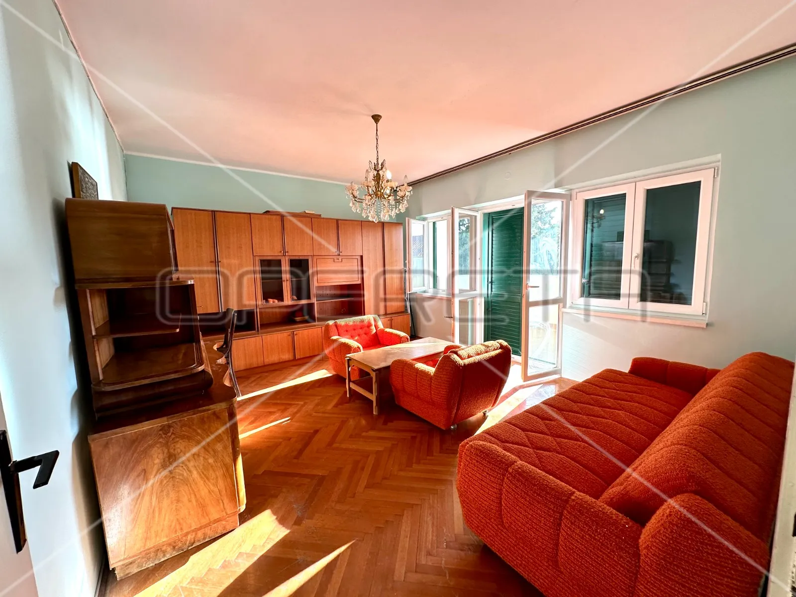 kuća na 80 m od mora sa 6 stanova, tisno, 350 m2 - slika 3