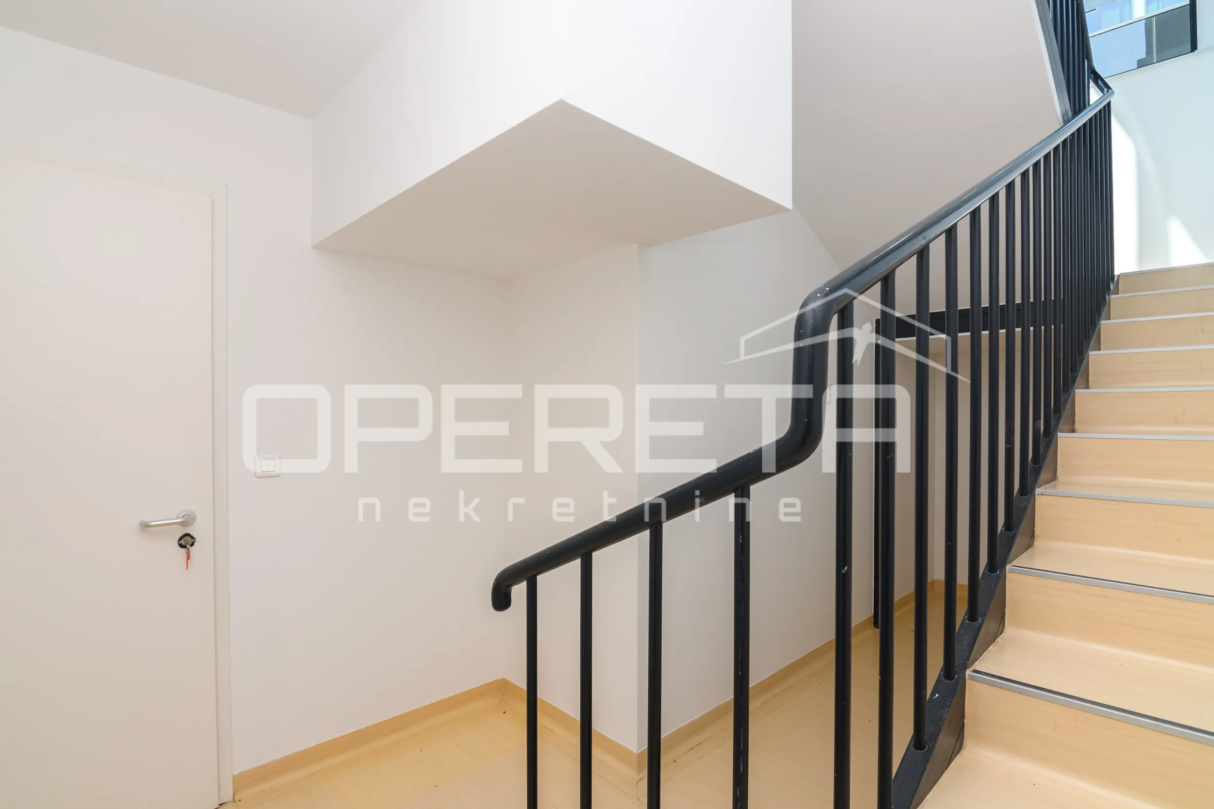 najam, ulični lokal, trnje, strojarska cesta, 400m2 - slika 13