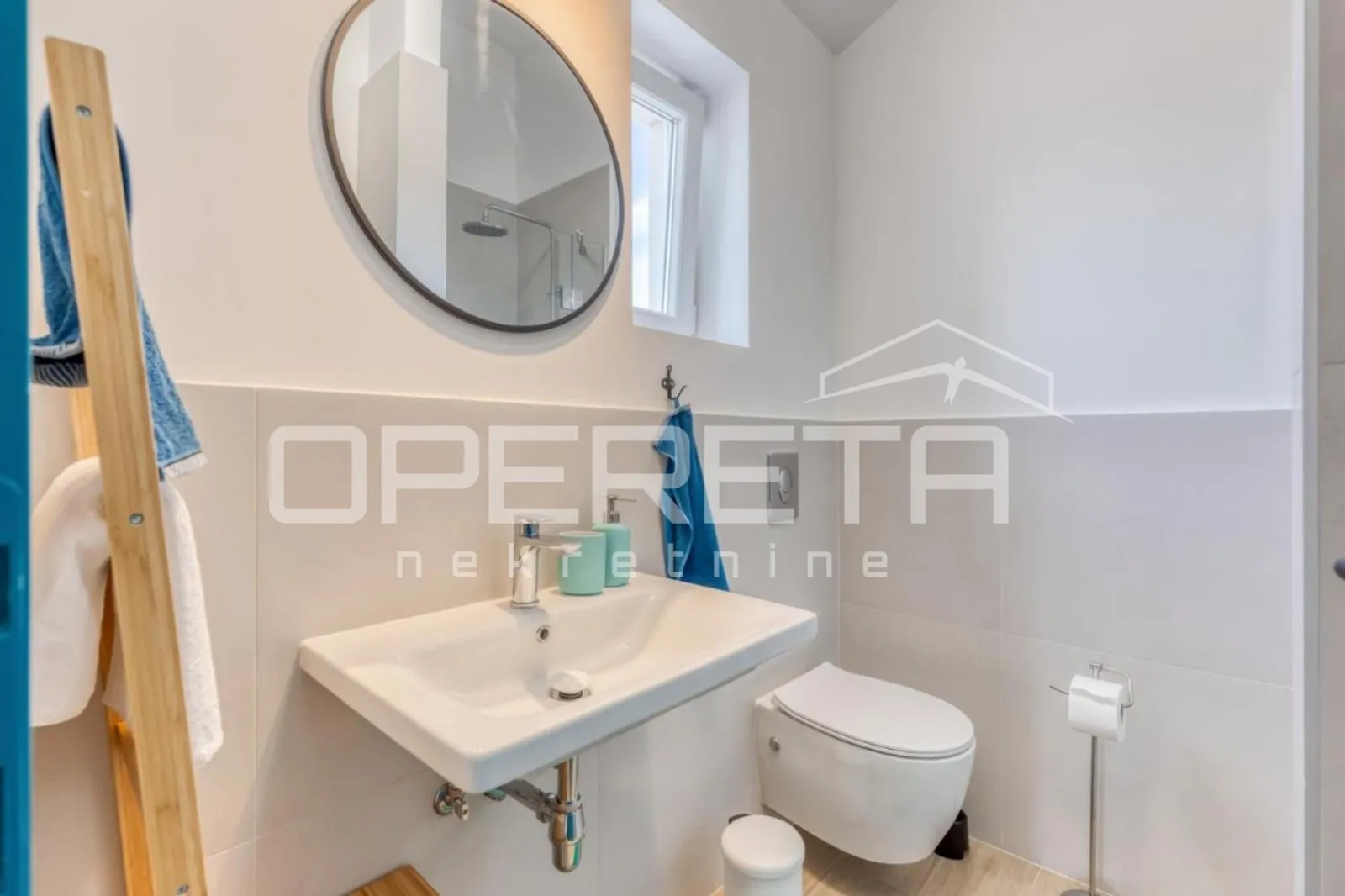 prava mediteranska vila, 250m2, s pogledom na more i unutarnjim, grijanim bazeno - slika 13