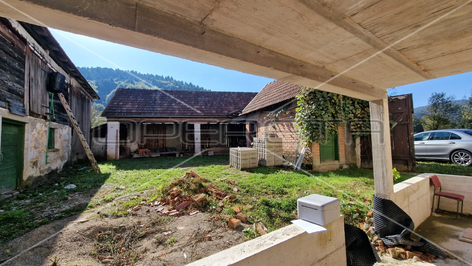 seosko imanje, kuća s 3 gospodarska objekta, okućnica, brinje, 235 m2 - slika 2