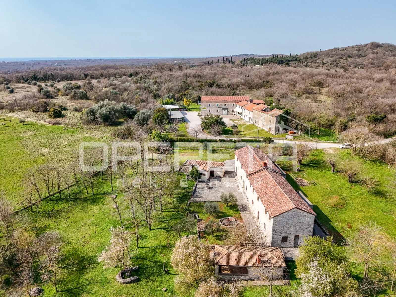 buje, kaštel - imanje 1909 m2 s ugostiteljskom namjenom i smještajem - slika 28