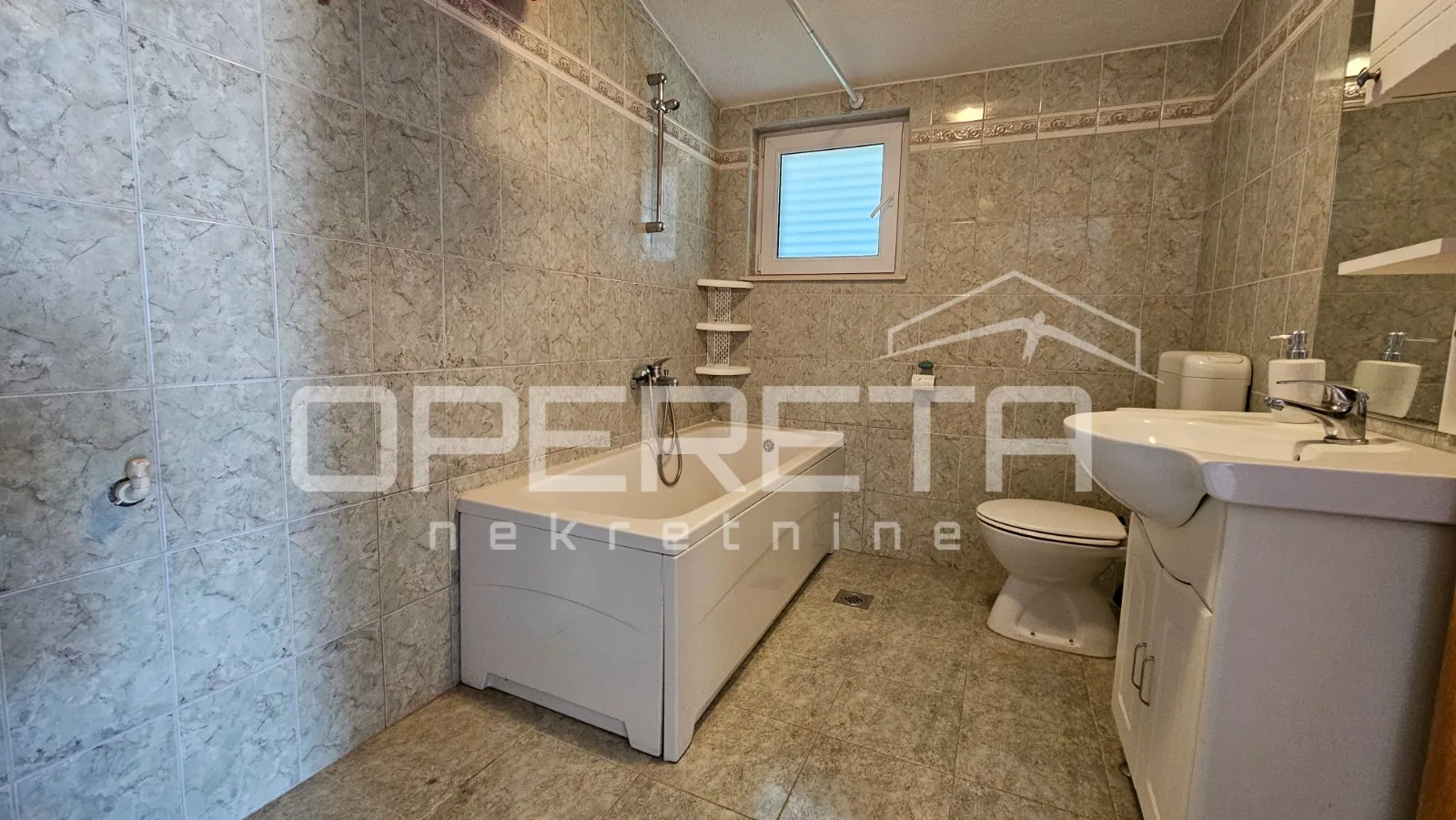 zadar – kuća s 2 trosobna stana (100 m²) i podrumom - slika 16