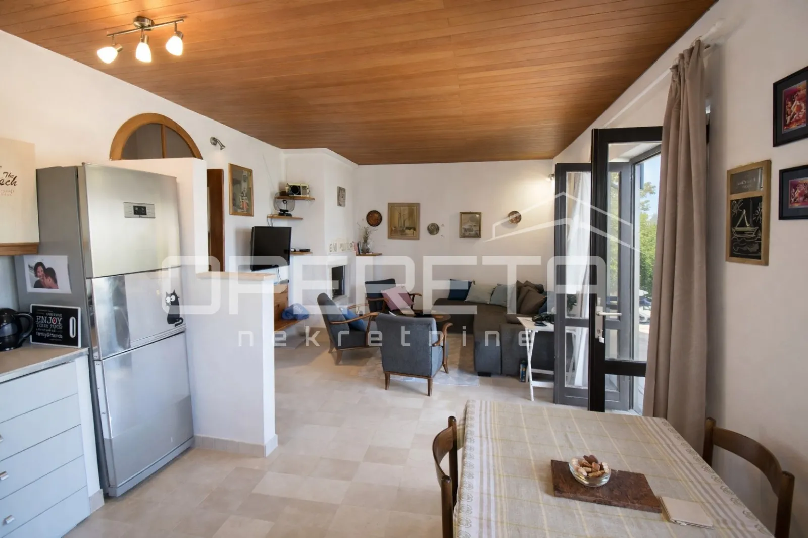 supetar, kuća 200 m2, 150 m od plaže, parcela 610 m2 - slika 5