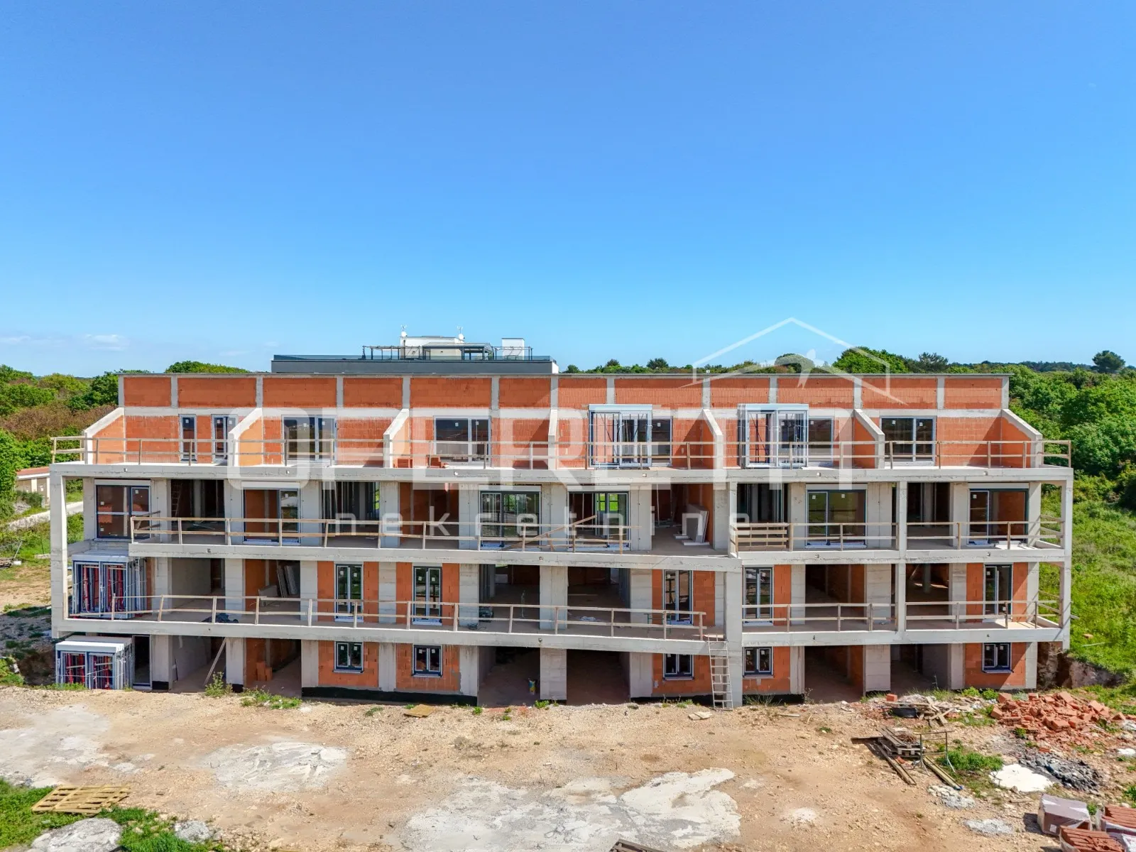 stan s pogledom na more i galerijom – medulin (300m od plaže, 82,94 m2) - slika 6