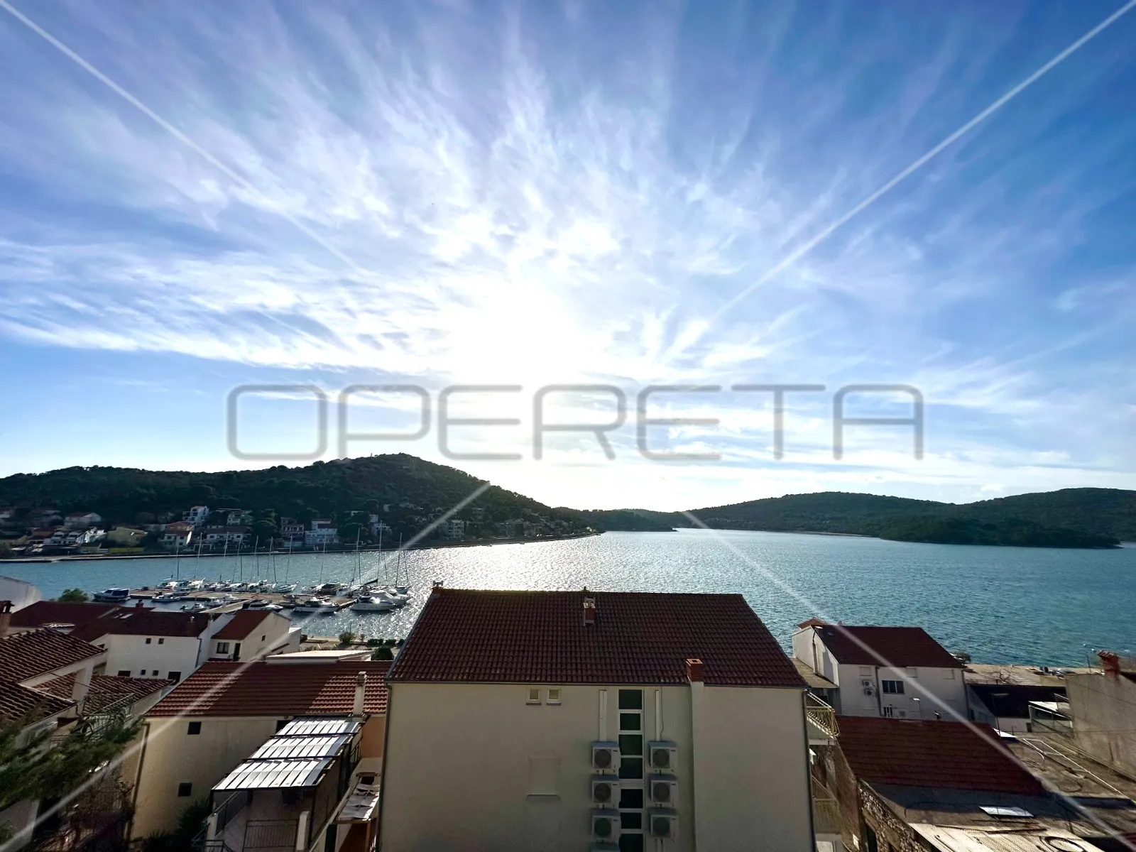 kuća na 80 m od mora sa 6 stanova, tisno, 350 m2 - slika 33