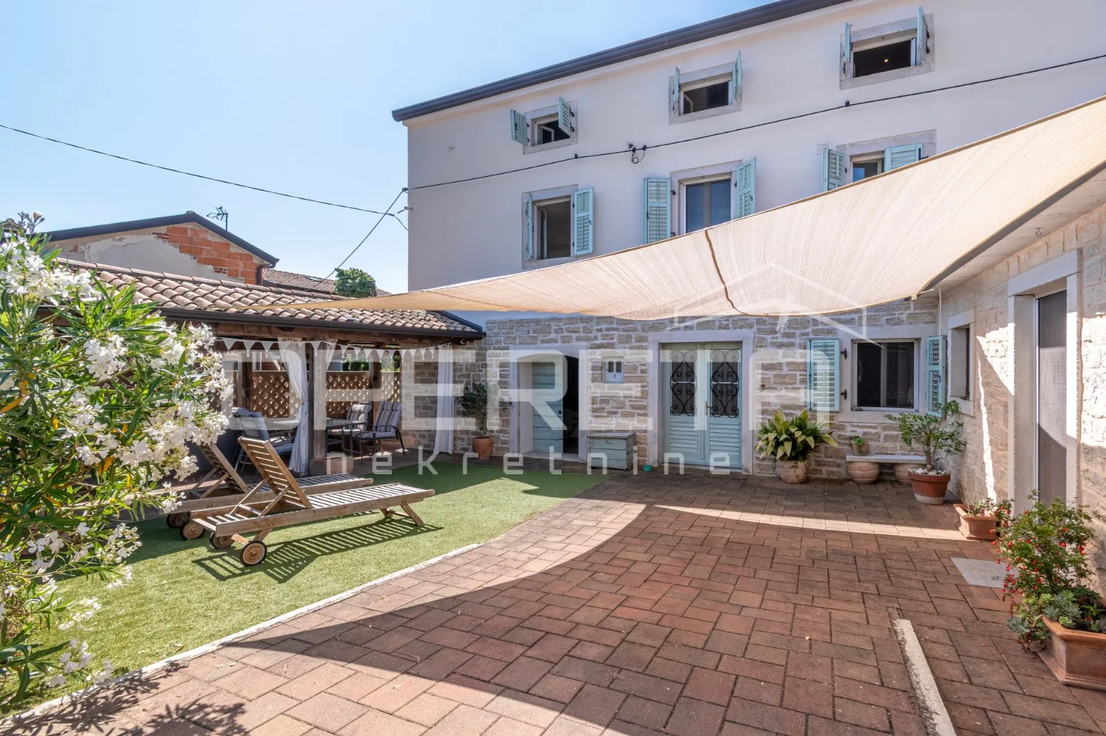 istra, poreč okolica- kamena kuća s dvorištem - slika 2