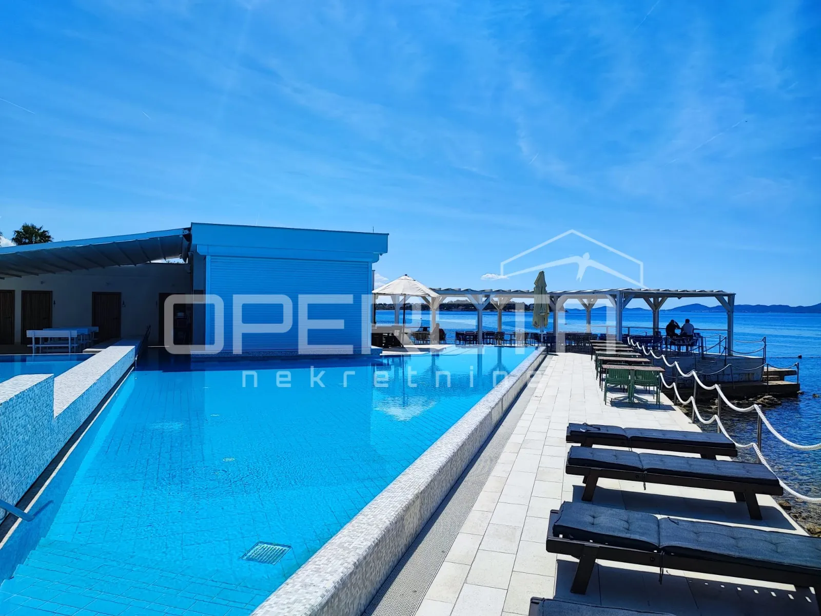 luksuzni stan u 4* resortu, 2. red do mora, bazen - slika 21