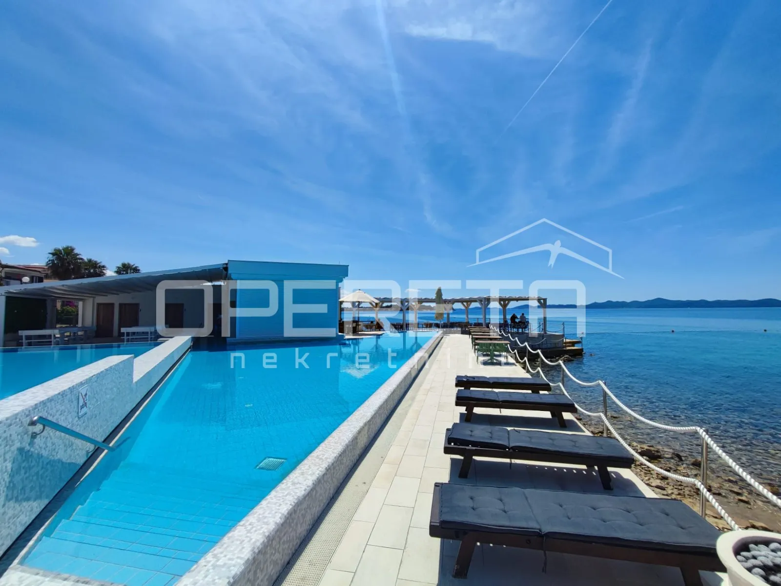luksuzni stan u 4* resortu, 2. red do mora, bazen - slika 22