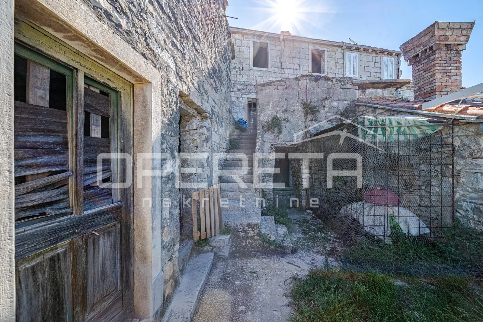 šarmantne kamene kuće za obnovu u srcu žrnova, korčula - slika 21