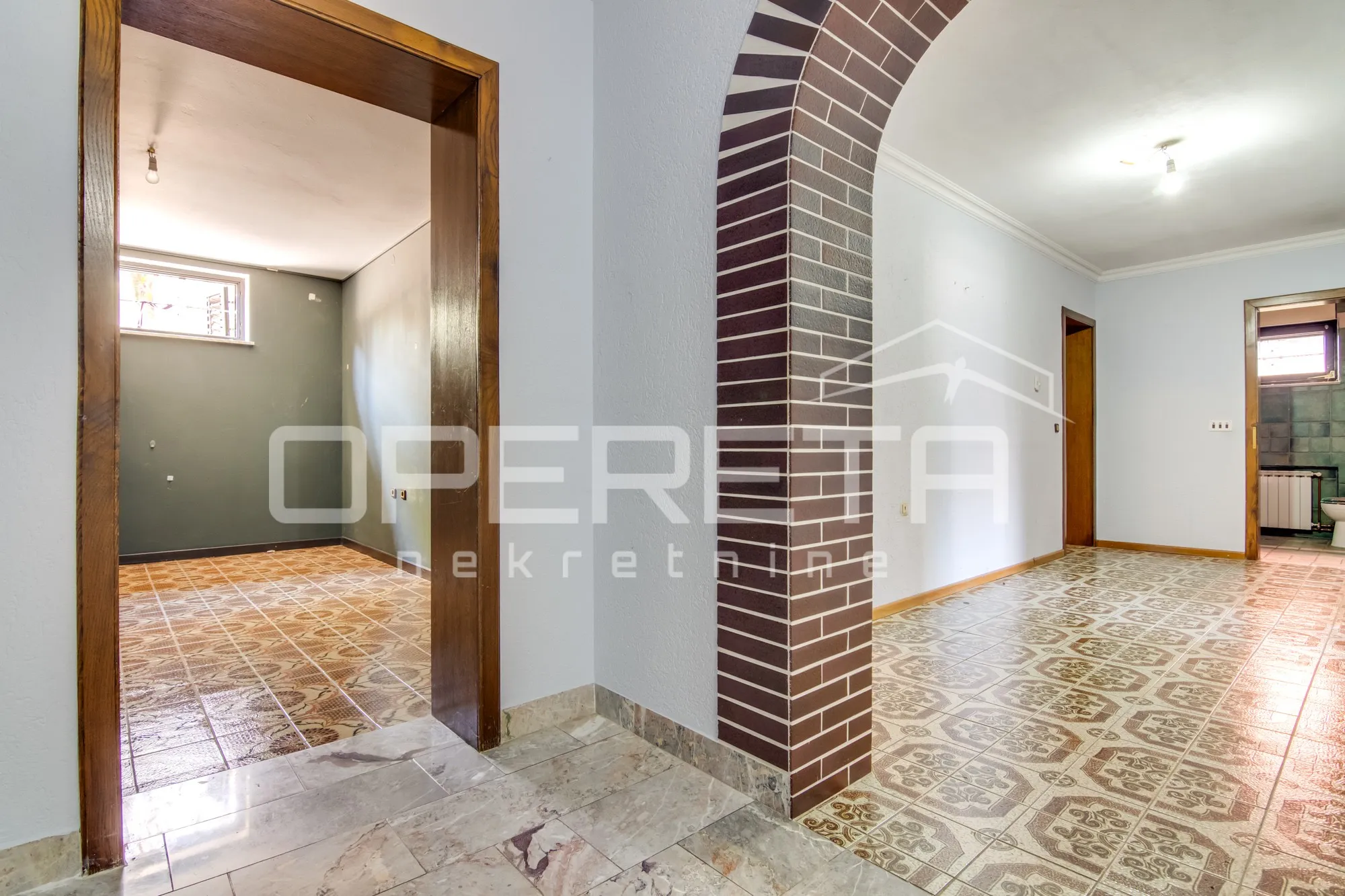 prodajemo prostranu obiteljsku kuću na parceli od 2.265m2 u gajnicama, zagreb, i - slika 22