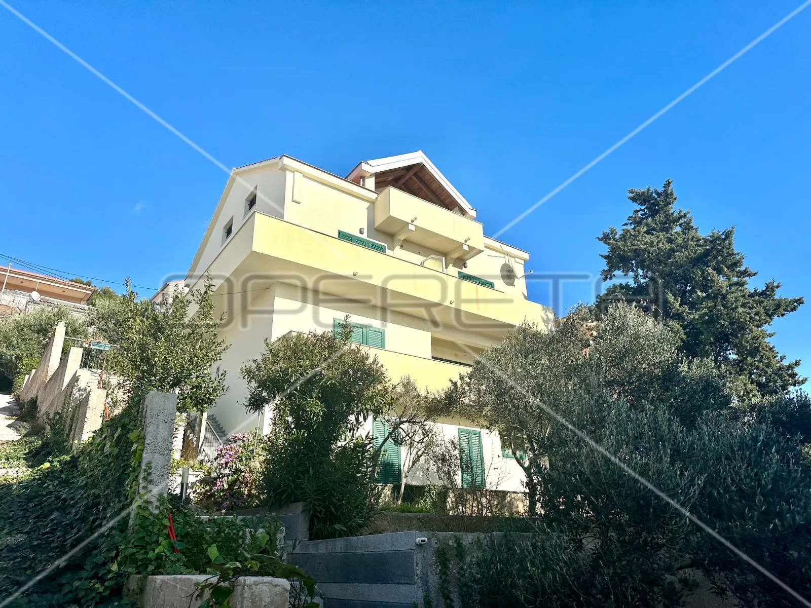 kuća na 80 m od mora sa 6 stanova, tisno, 350 m2 - slika 2