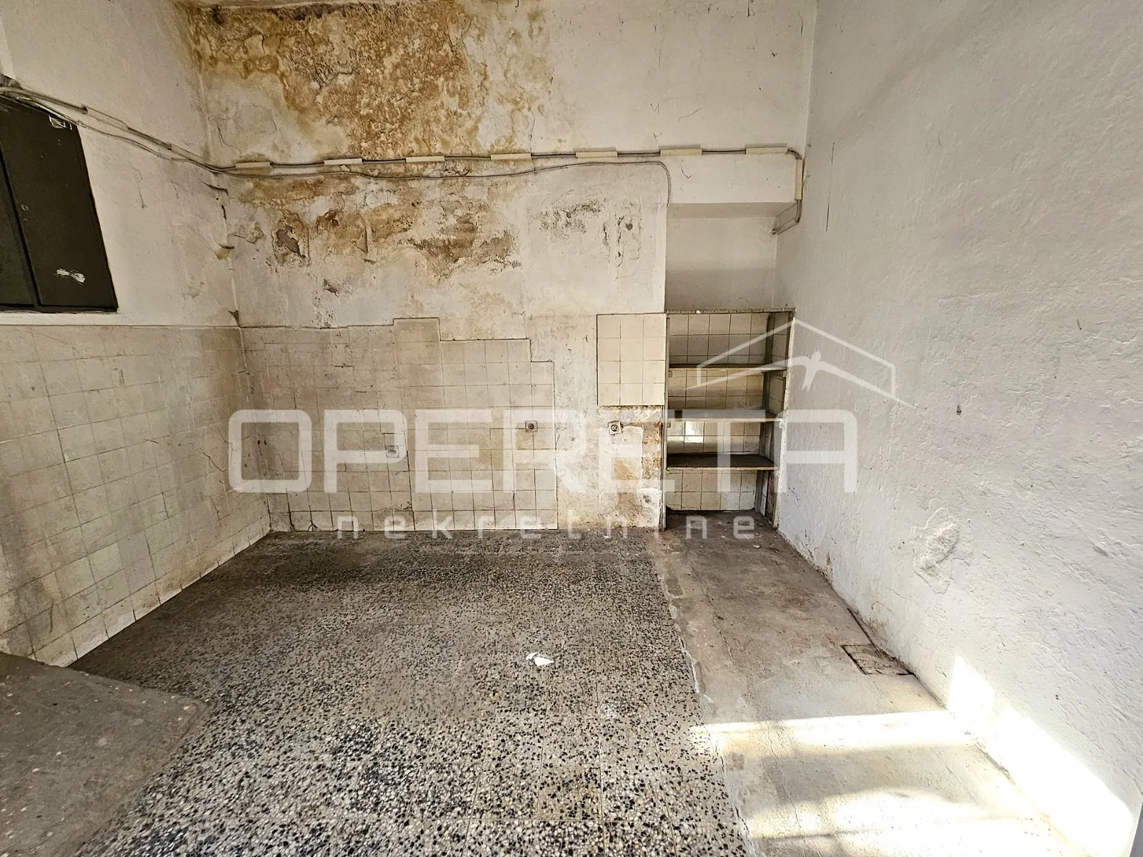 poslovni prostor na izuzetnoj lokaciji u centru kaštel gomilice,150m2 - slika 20