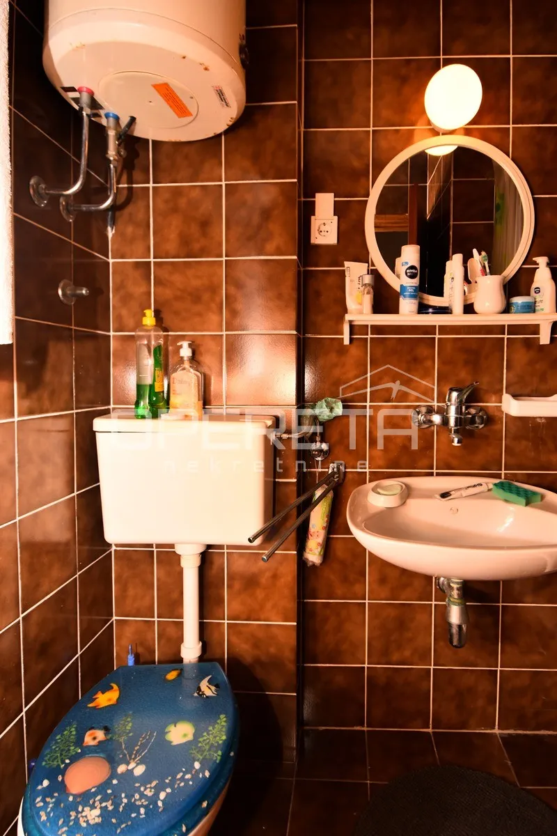 kuća s dvije jedinice, 100m od mora - slika 11