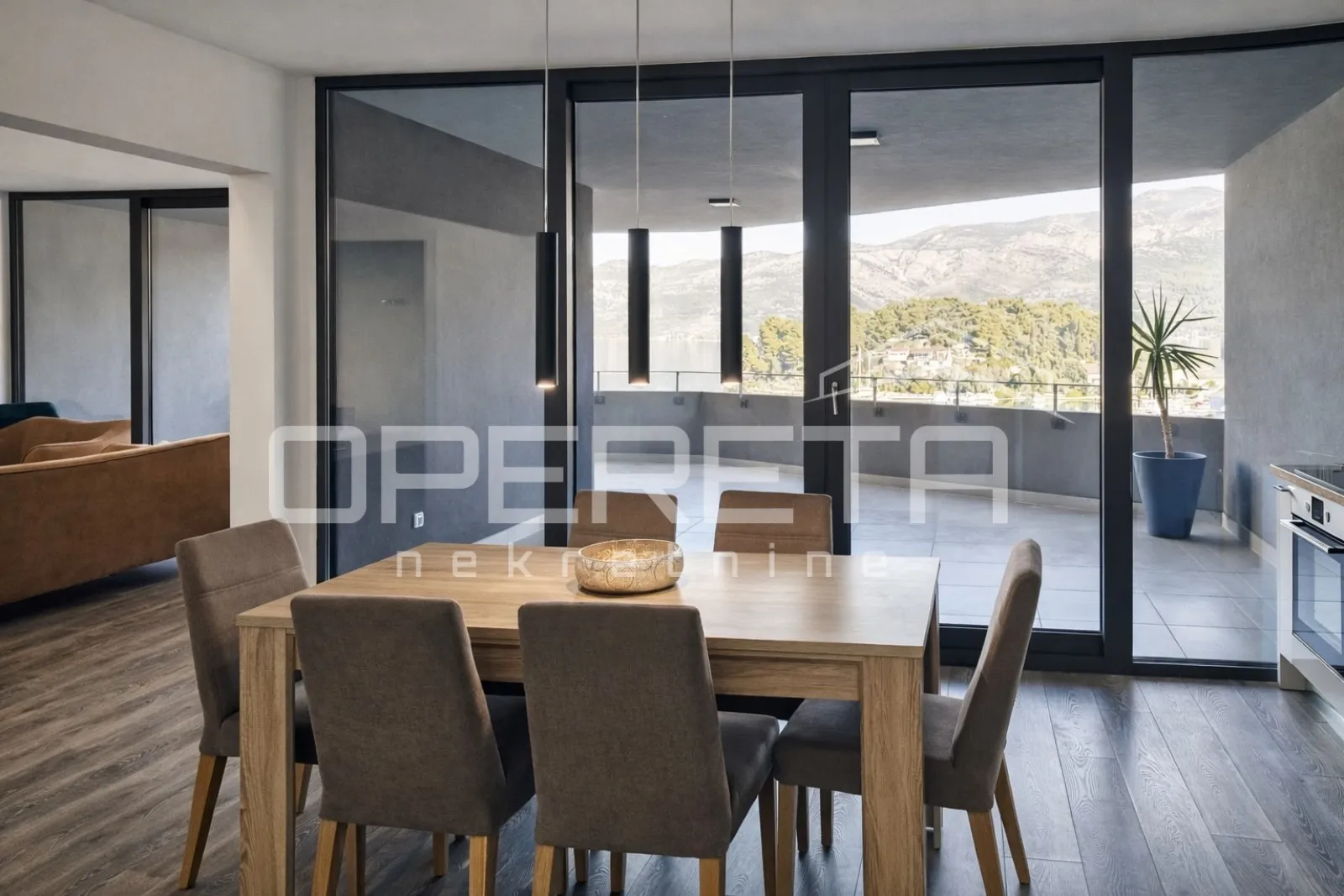 Žrnovska Banja, Korčula, stan 125 m2, pogled na more, garaža