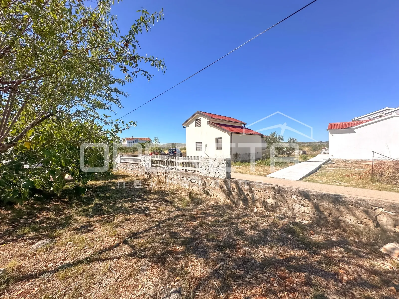 vikendica sa 404 m² zemljišta u mirnom dijelu zatona - slika 9