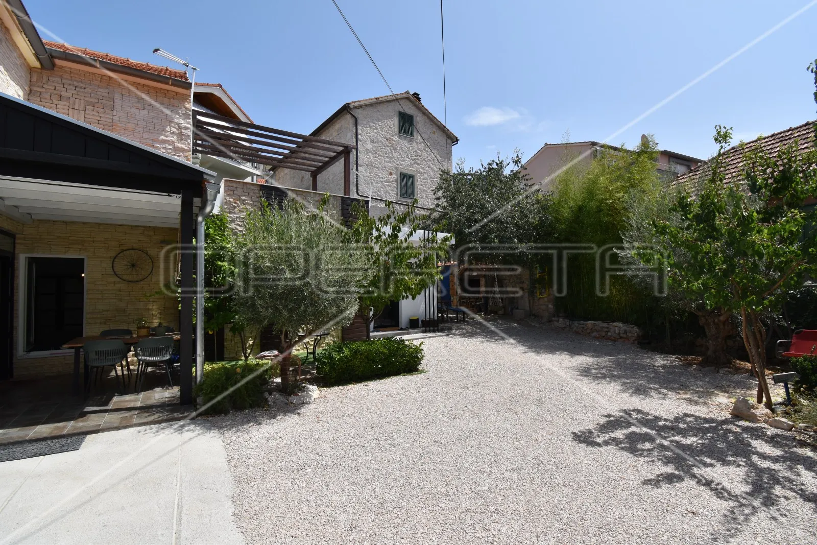 novouređena kuća s 3 stana, šibenik- centar - slika 25