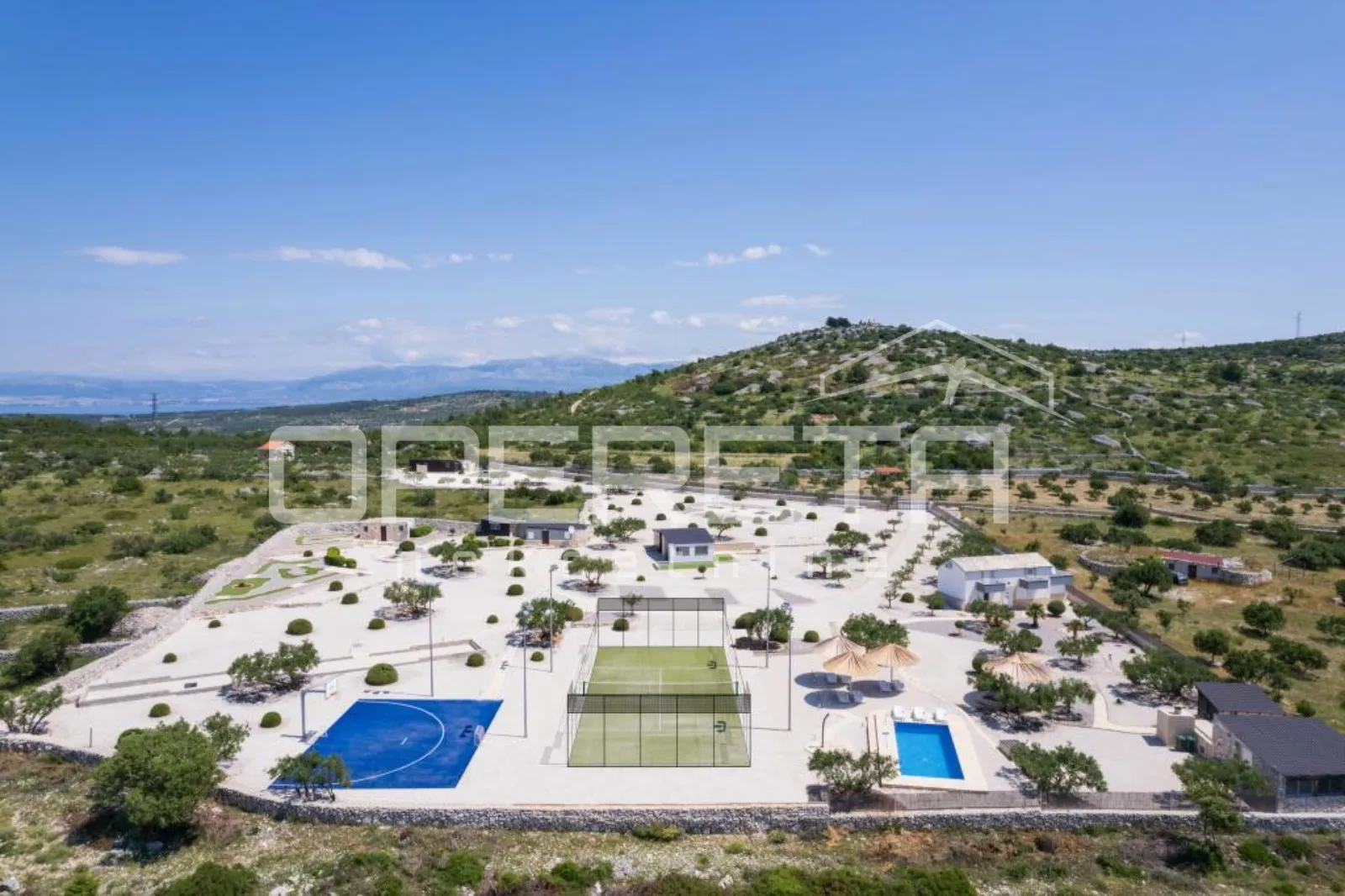 brač, milna - raznovrsno imanje s bazenom i sportskim sadržajima - slika 2