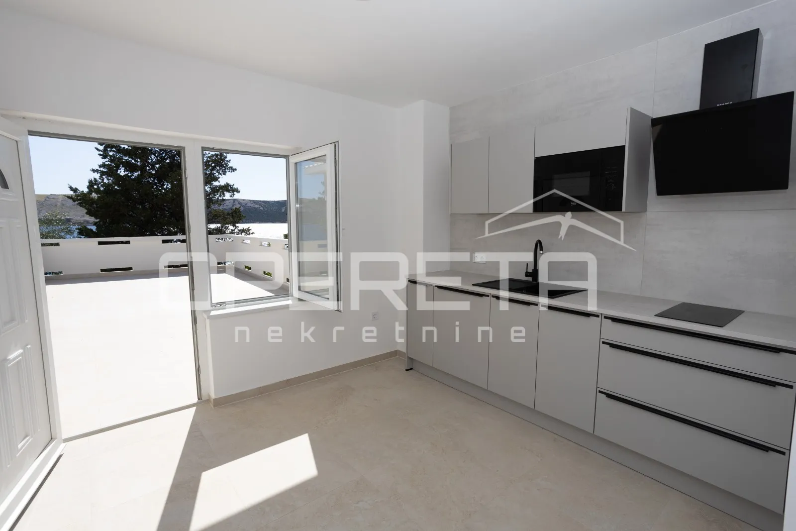 stara novalja - 6 etažiranih apartmana prvi red do mora - slika 8