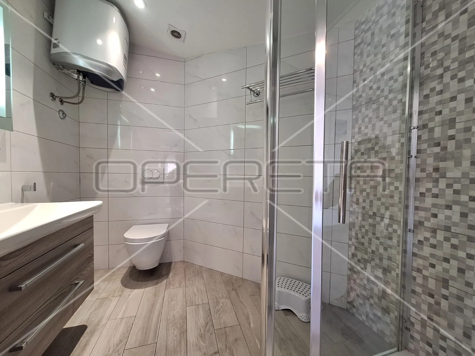 apartmanska kuća u centru jezera, investicija - slika 21
