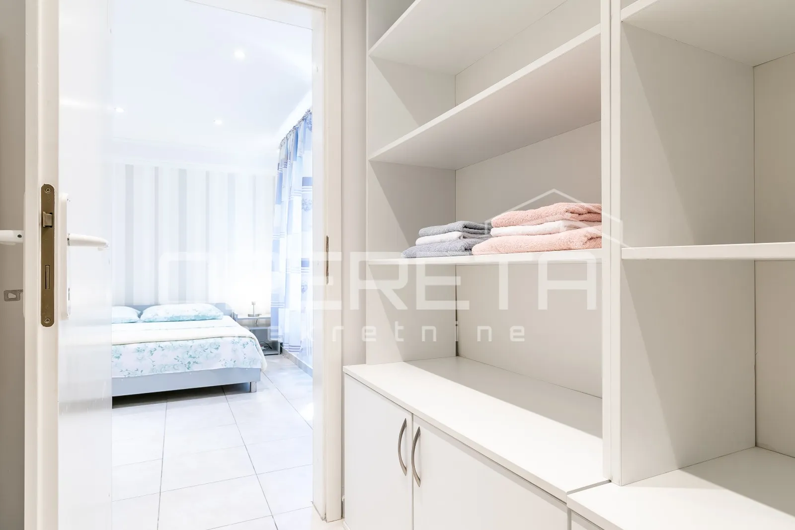 luksuzna kuća s 3 apartmana i pogledom na more - slika 15