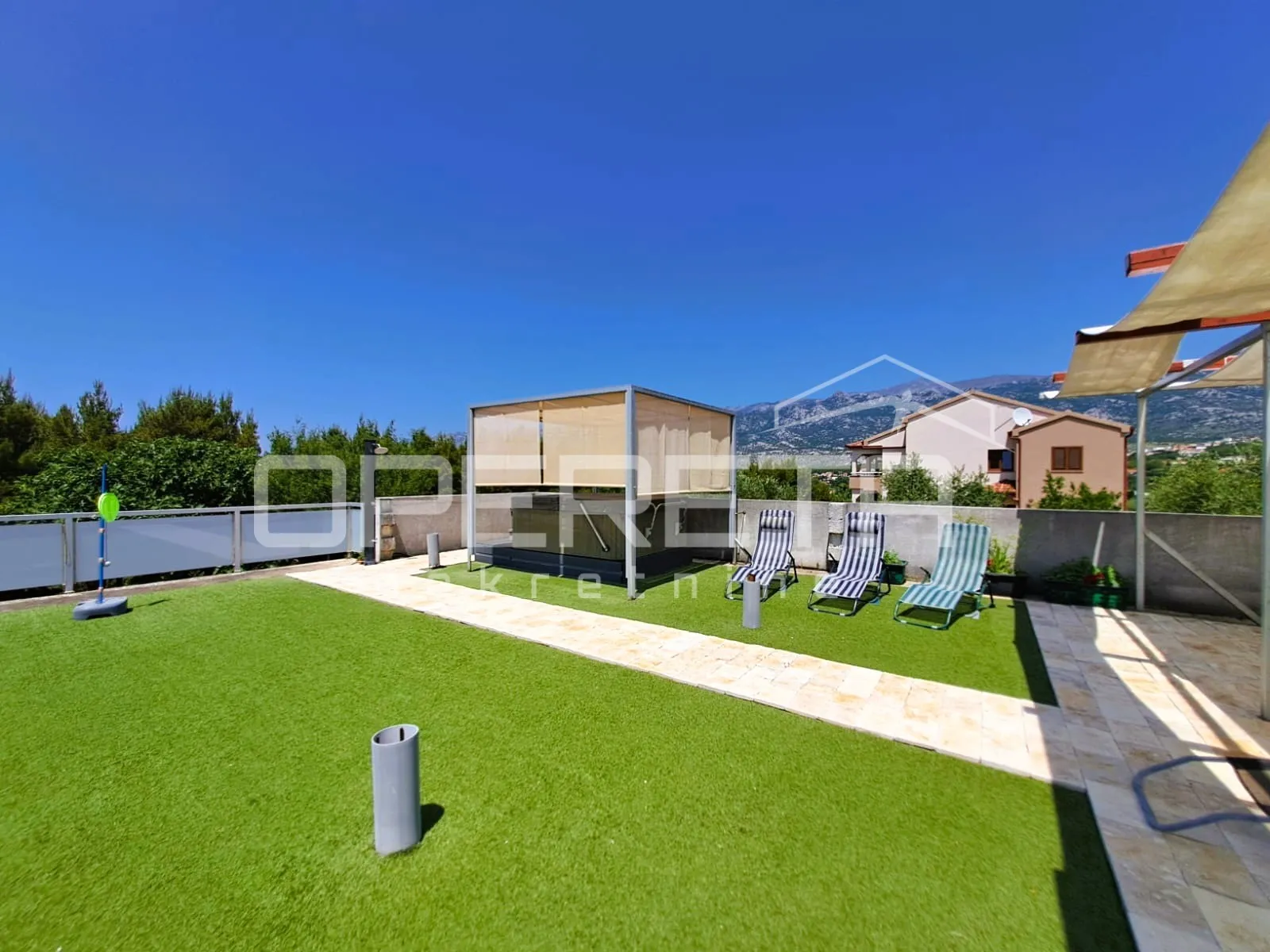 top investicija u dalmaciji: 4 apartmana + dvorište + projekt – 50 m od mora - slika 9