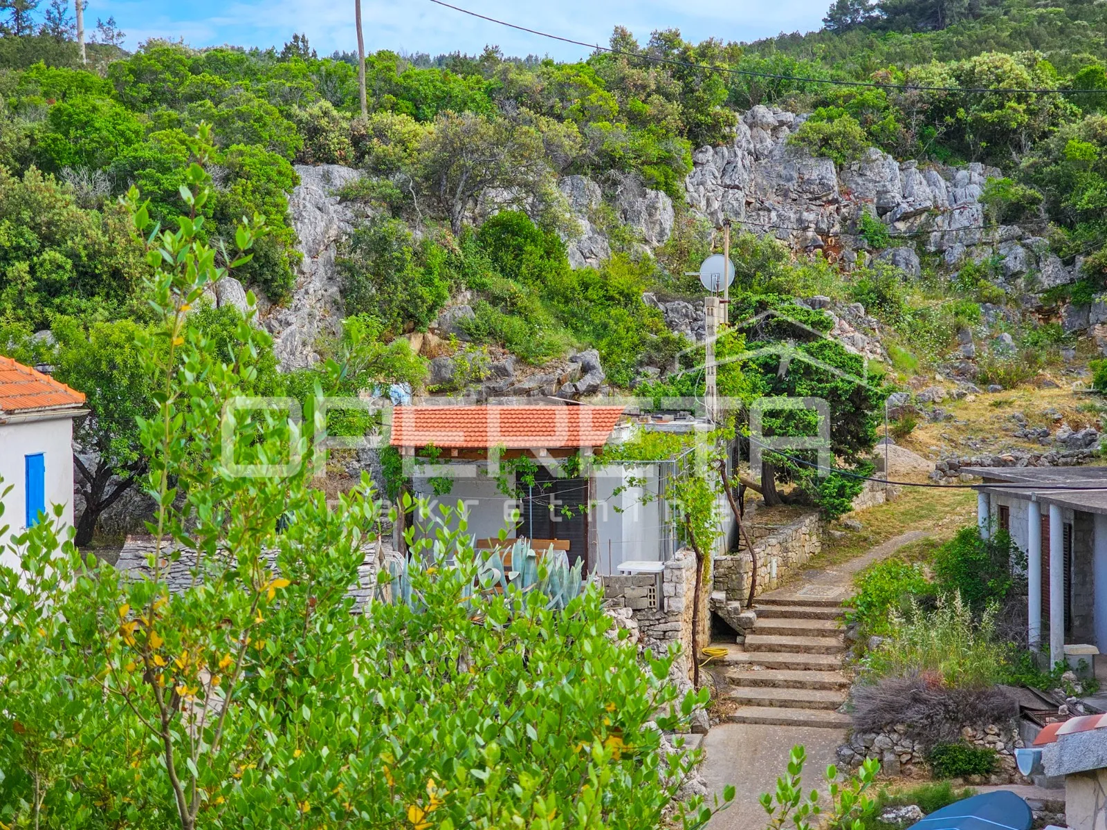 manja kuća uz more s građevinskim zemljištem, zastražišće, hvar - slika 21
