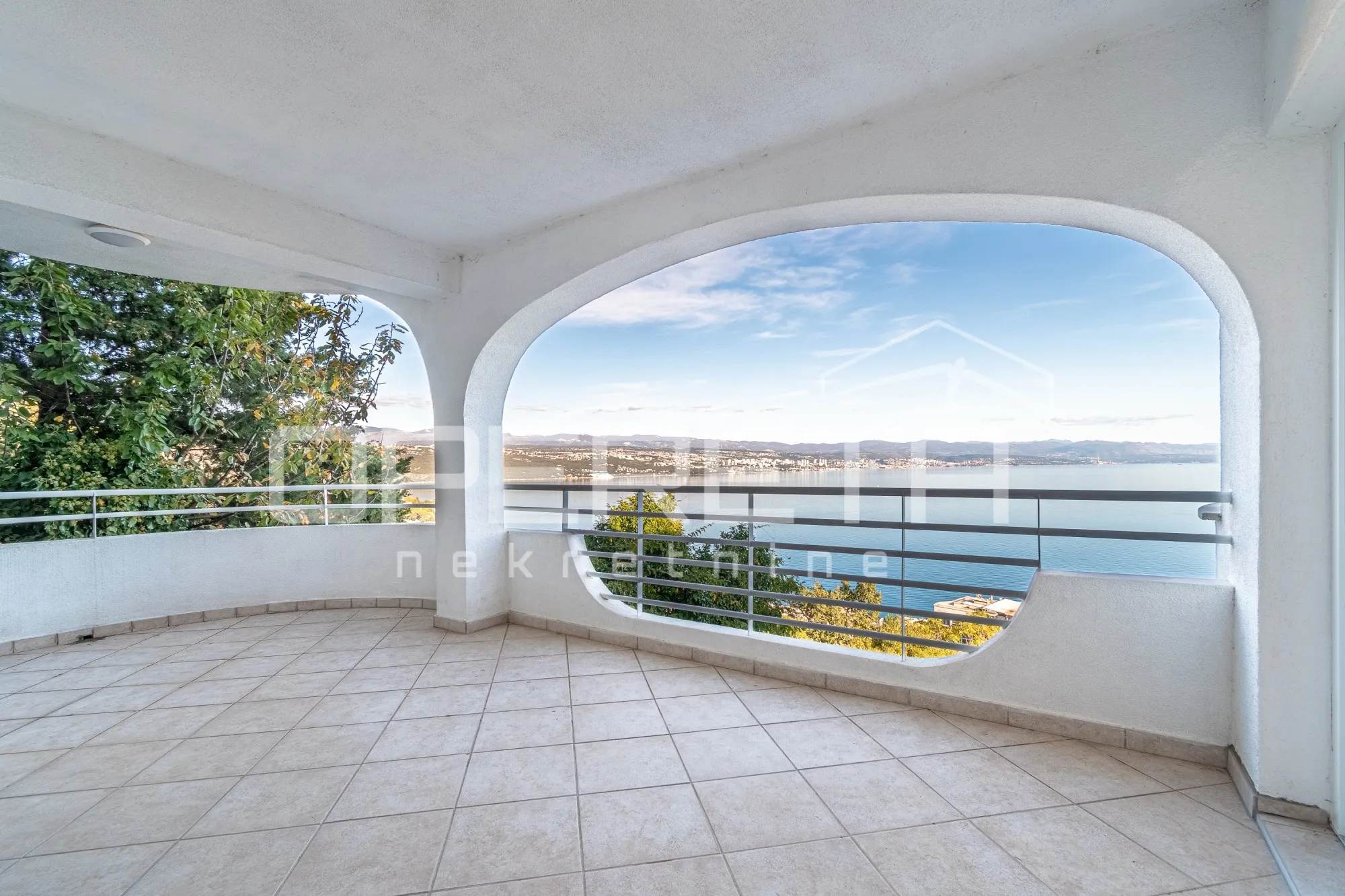 OPATIJA – Impozantna vila s panoramskim pogledom, 650 m od mora!
