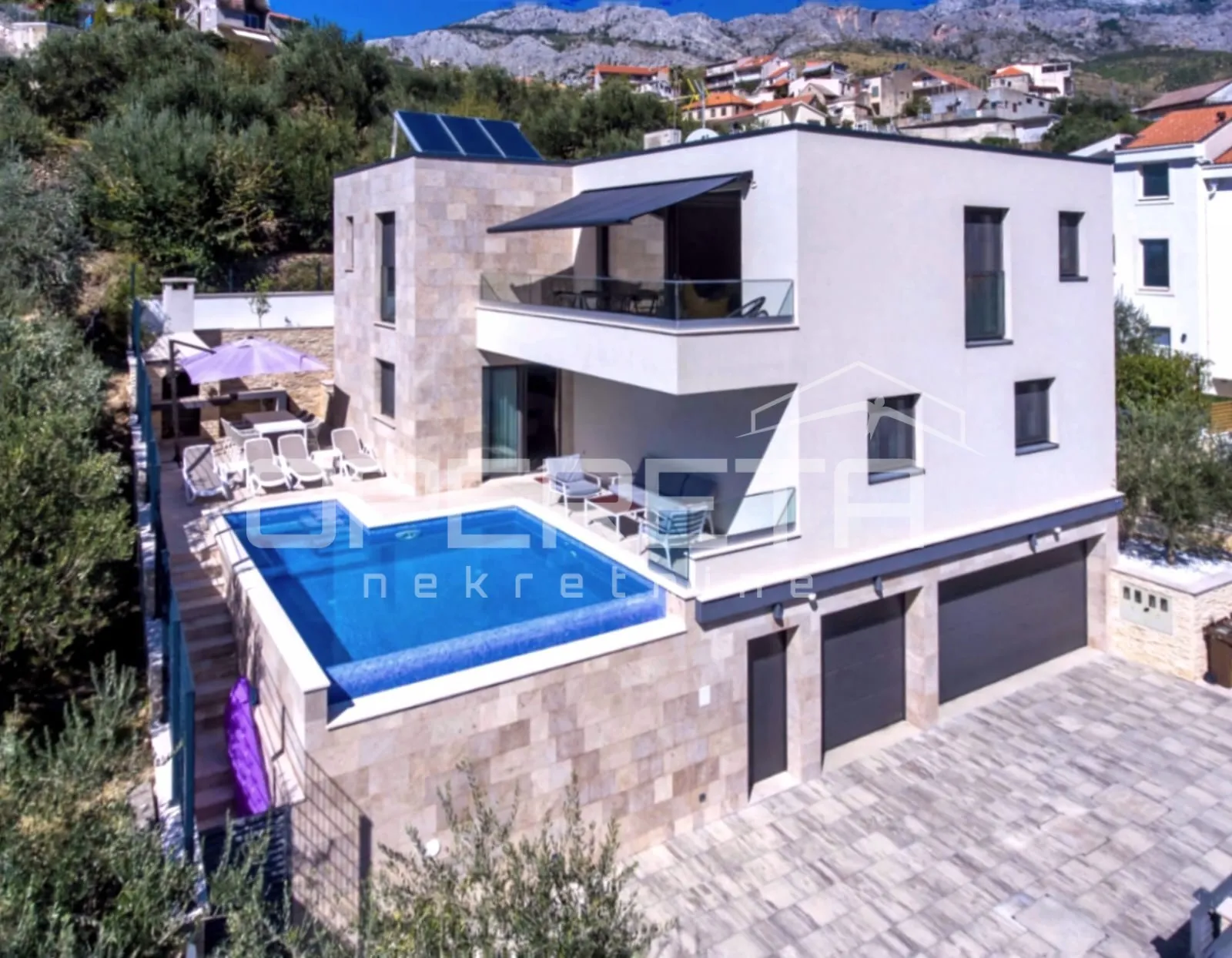 Luksuzna vila u Žrnovnici – Oaza luksuza i privatnosti u okolici Splita