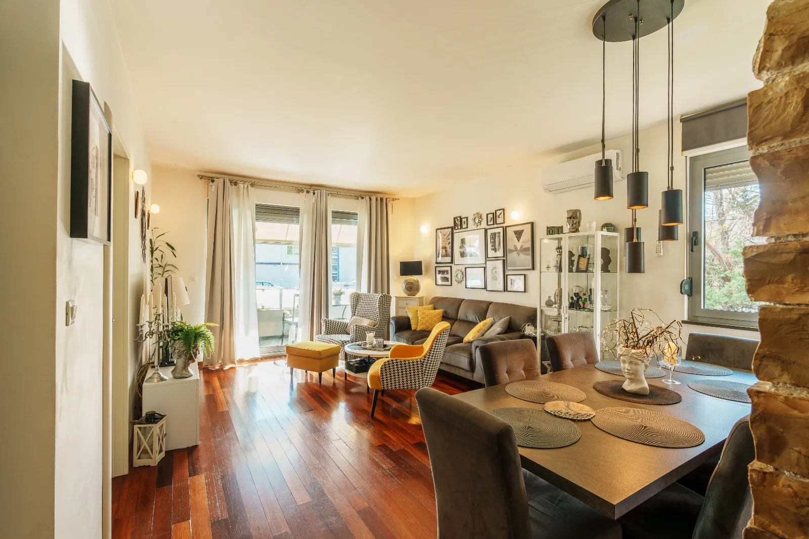 Žnjan, moderno uređen trosoban stan 101 m², 2 terase