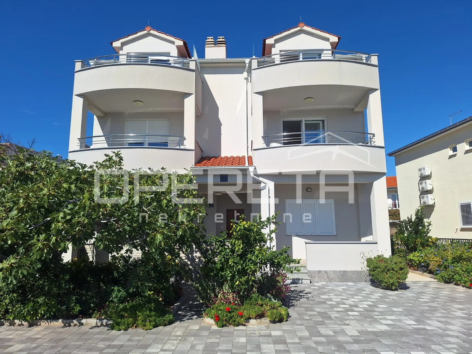 prvi red do mora, 6 apartmana, rogoznica! - slika 13