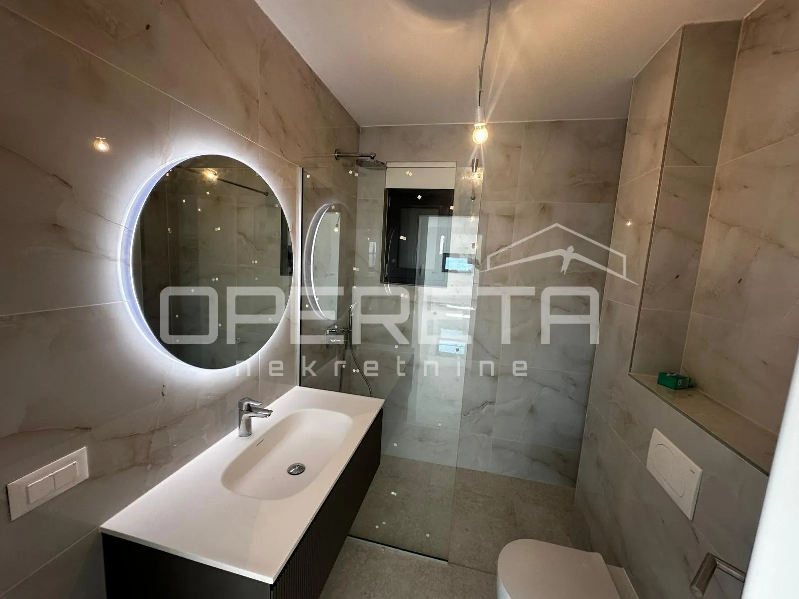 penthouse u okrugu gornjem s krovnim bazenom i pogledom na more - slika 8