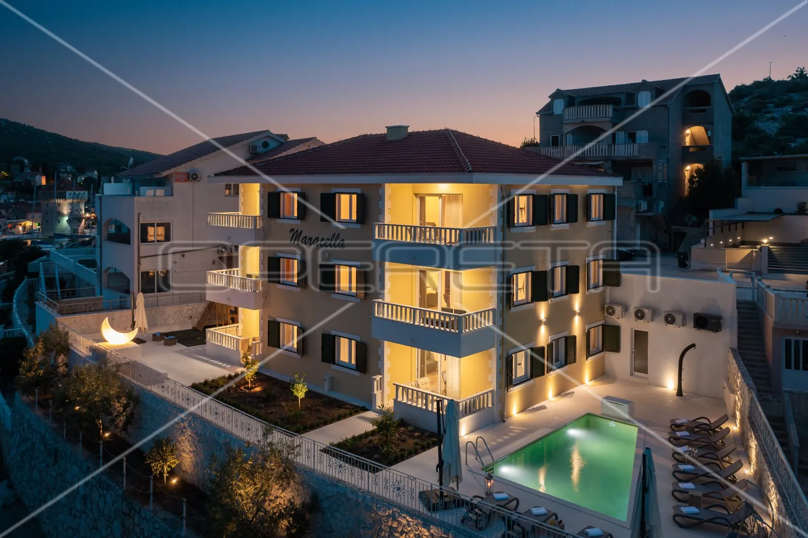 dizajnerska vila 1. red do mora, 407 m2, marina kraj trogira - slika 3