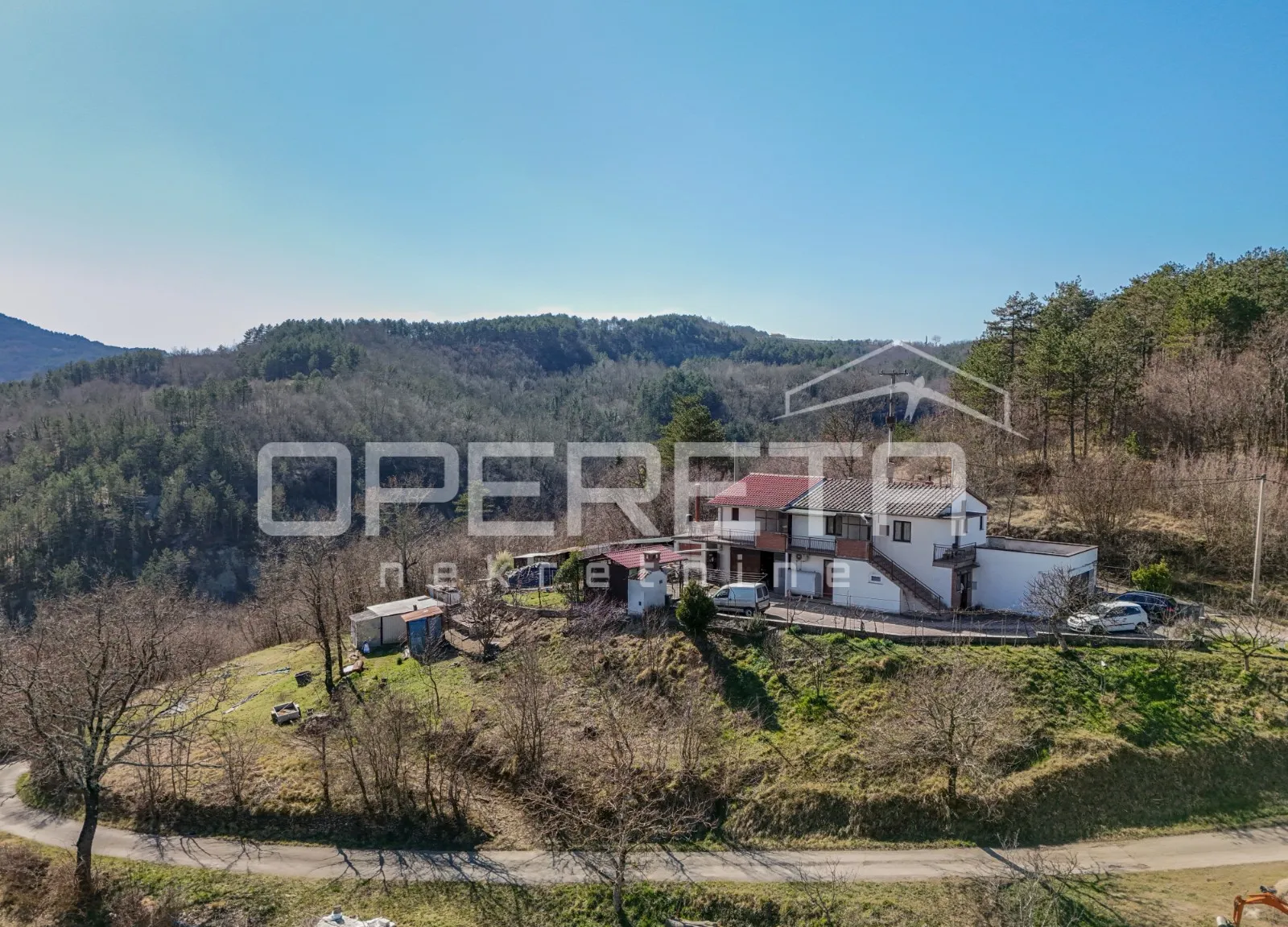 istra, buzet - samostoječa kuća sa tri stana - slika 3