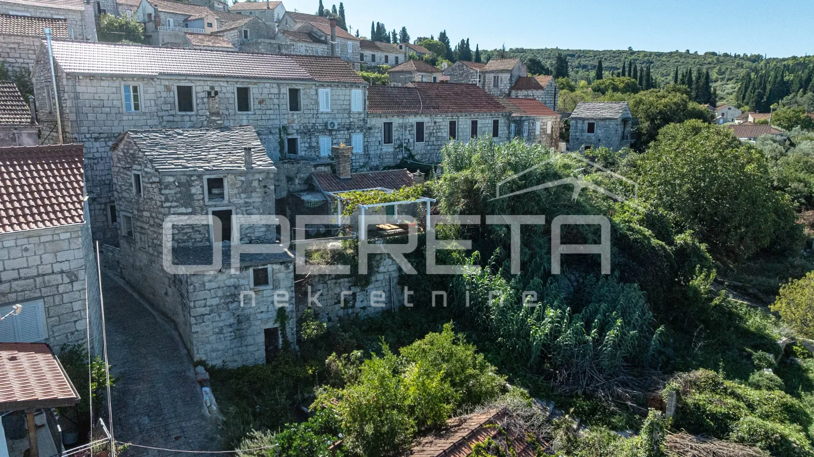 šarmantne kamene kuće za obnovu u srcu žrnova, korčula - slika 5
