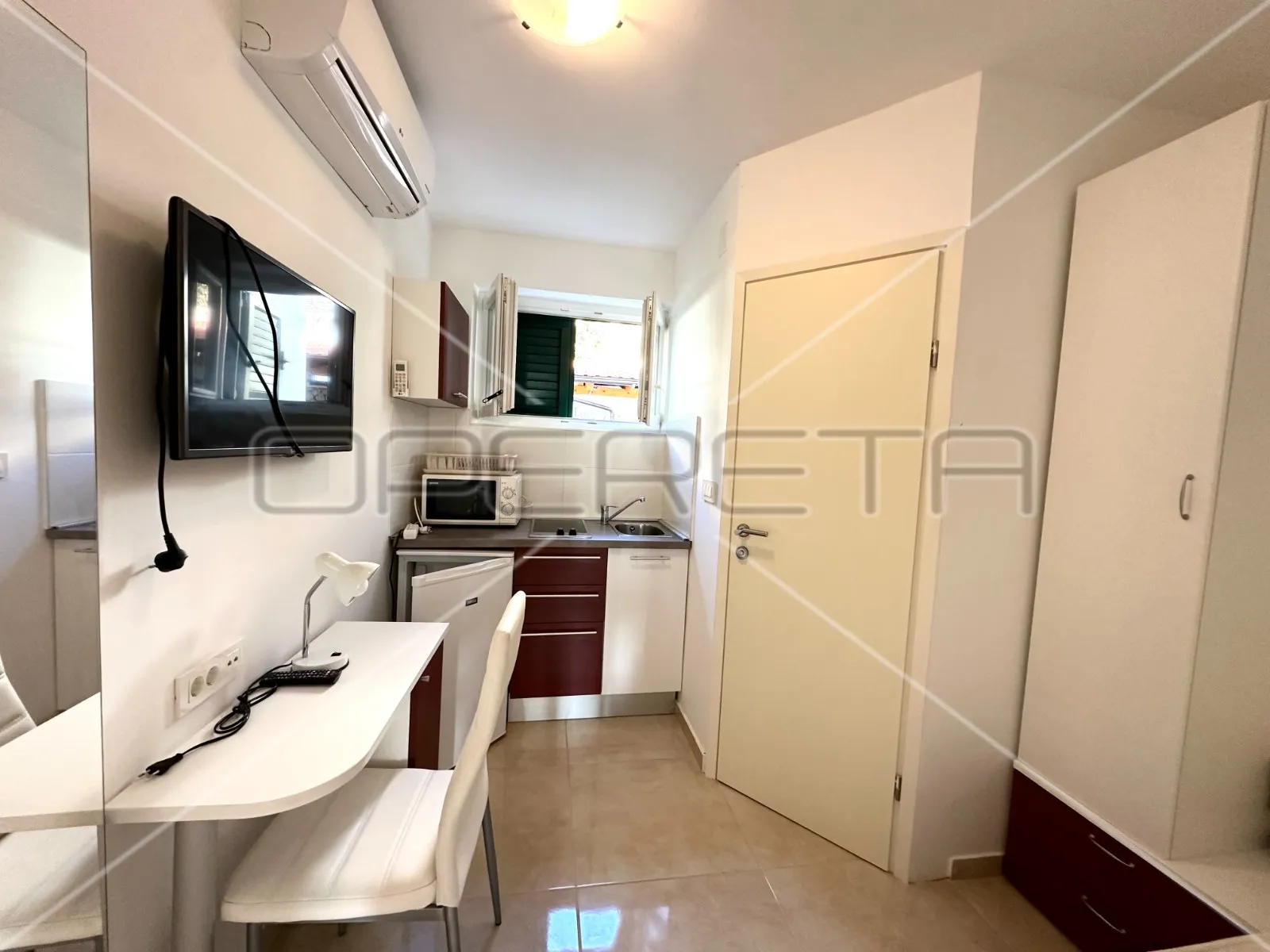 kuća na 80 m od mora sa 6 stanova, tisno, 350 m2 - slika 24