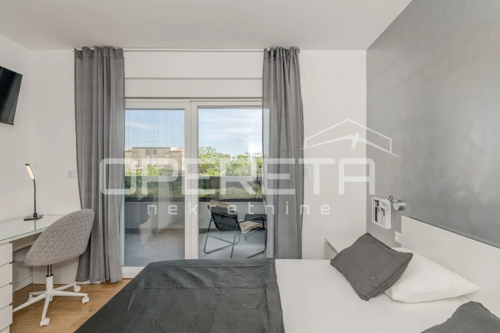 novoizgrađena moderna vila s garažom i bazenom, kaštel novi - slika 15