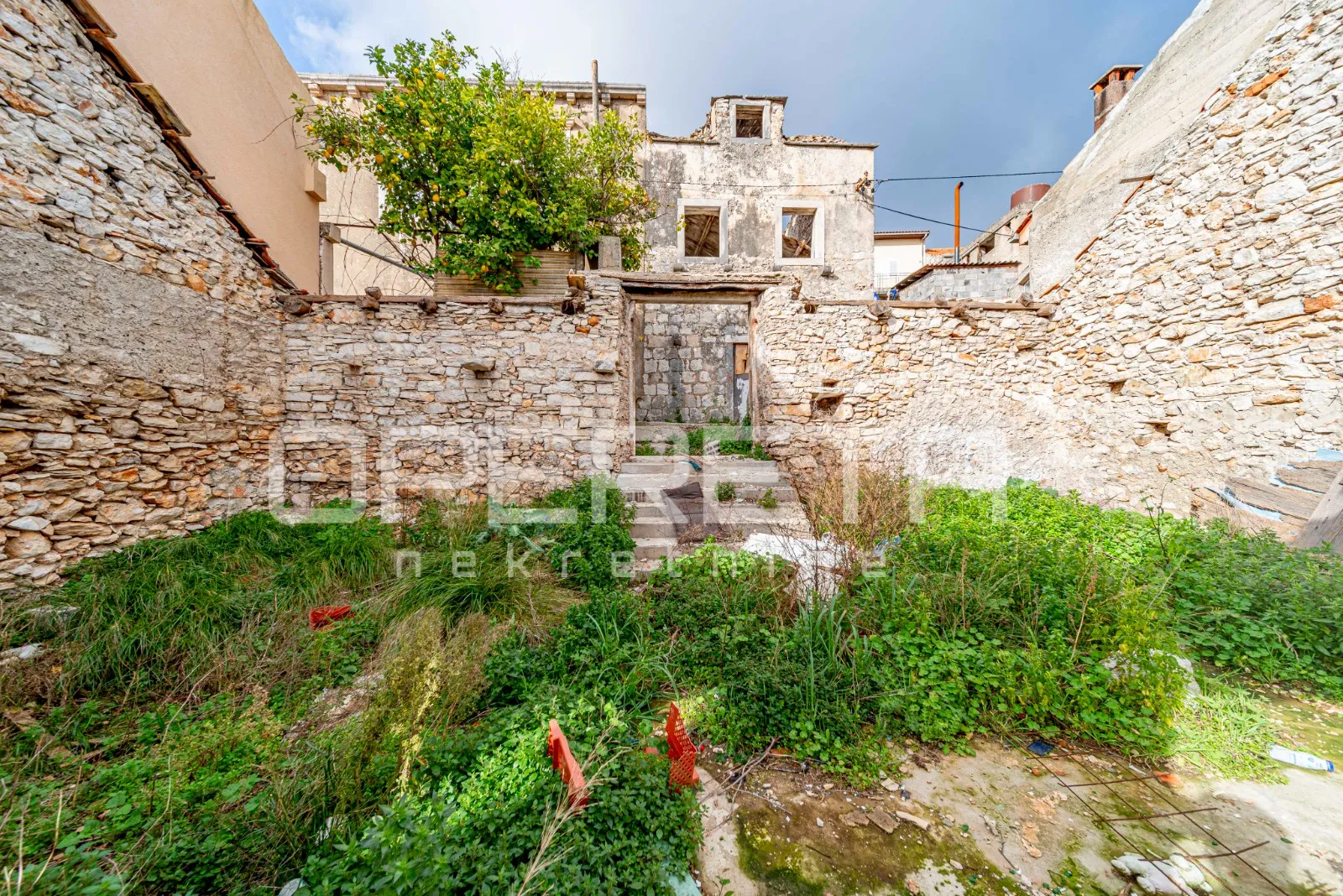 idealna prilika: kamene kuće za renovaciju s velikim vrtom i pogledom - slika 15