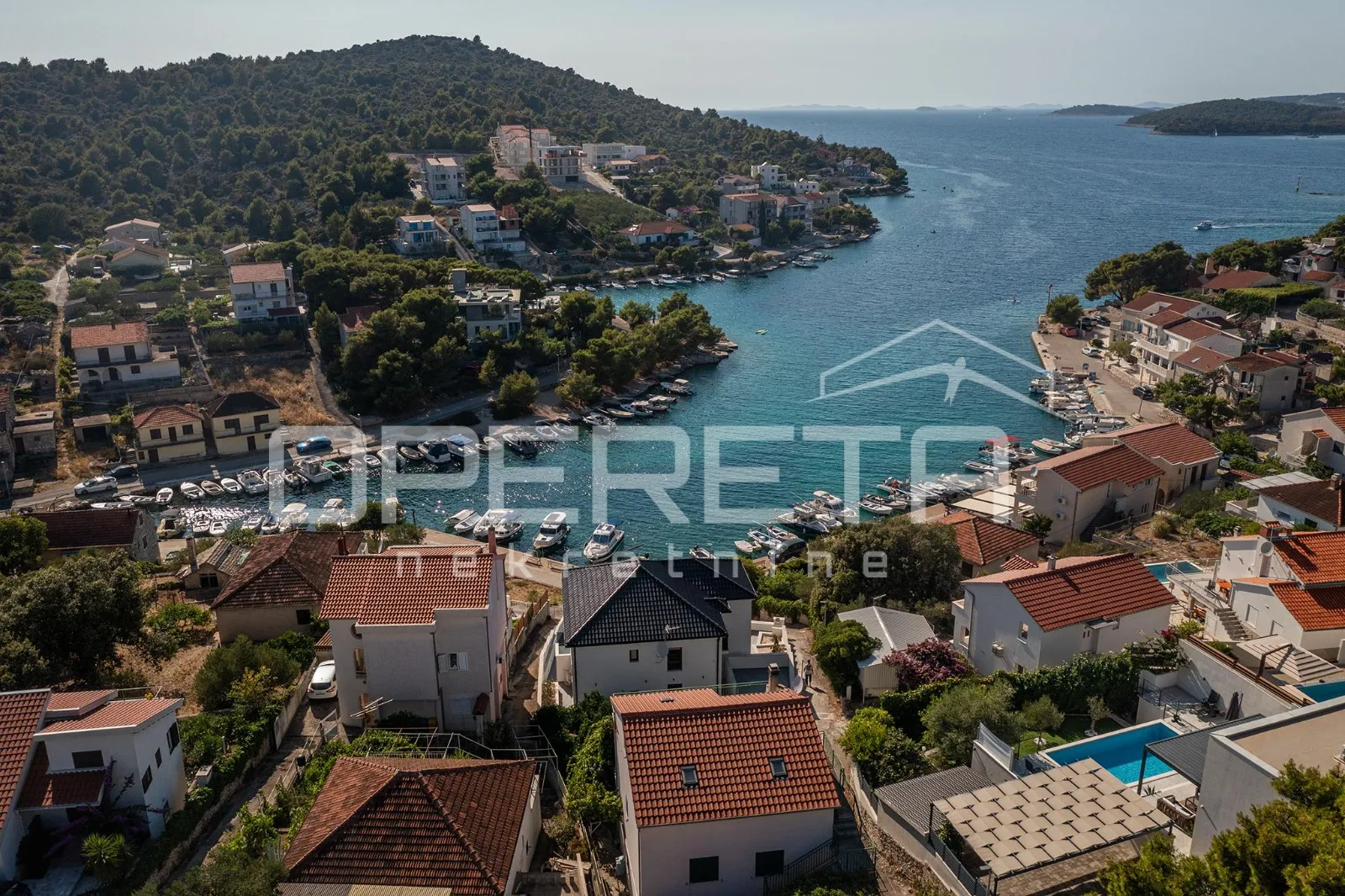 ražanj - 1. red do mora - luksuzna vila useljiva i namještena - slika 46