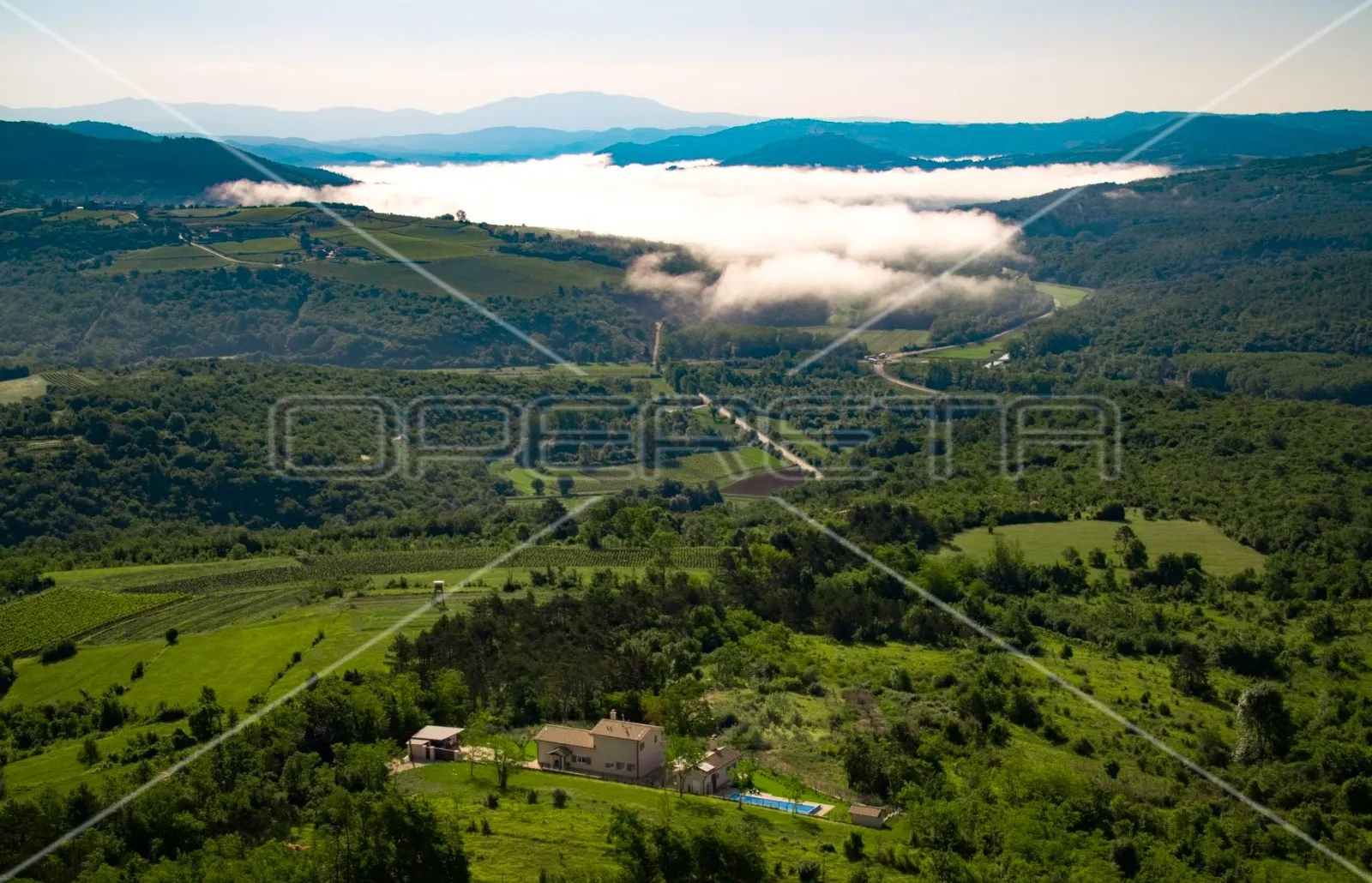 istra, grožnjan, luksuzna vila na osami sa panoramskim pogledom - slika 3